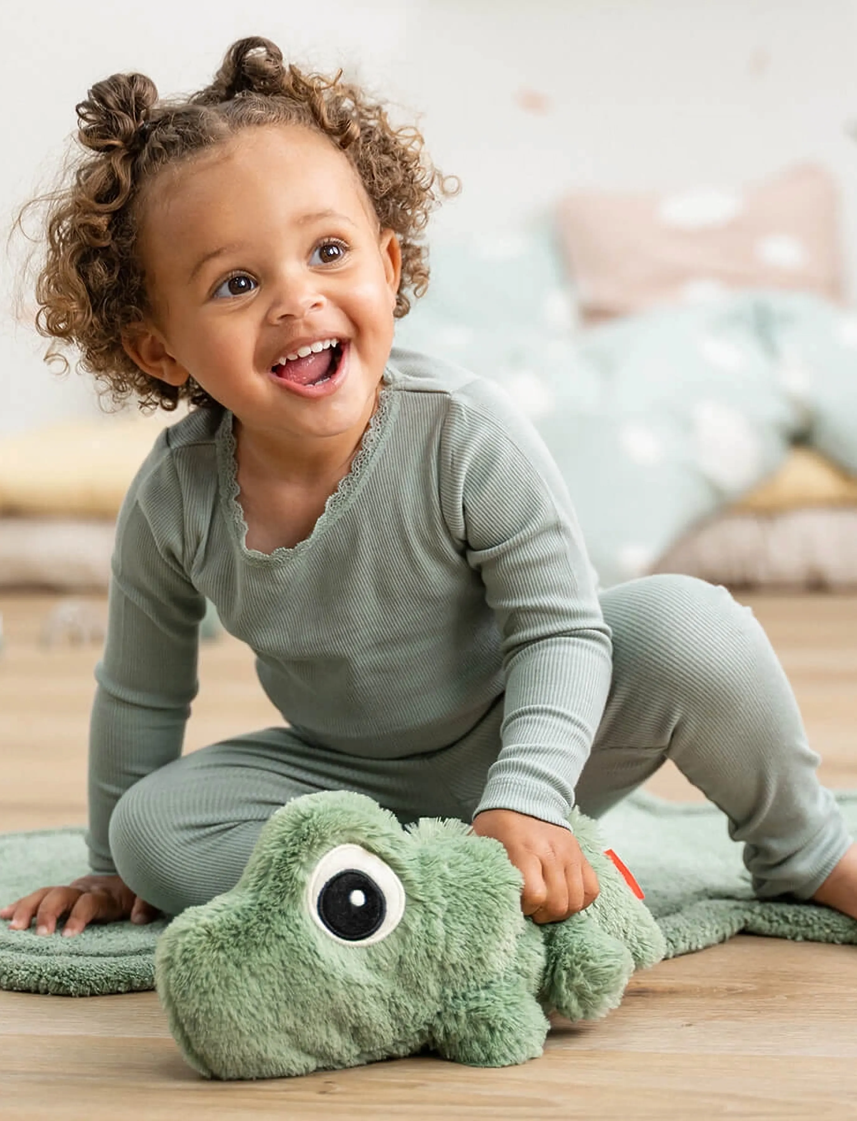Done by Deer Cuddle Bestie Croco Green 28 Cm, 28X 11X H 17.5 cm, Soft Spielzeug, Grün - Stuffed Animals, Kinder
