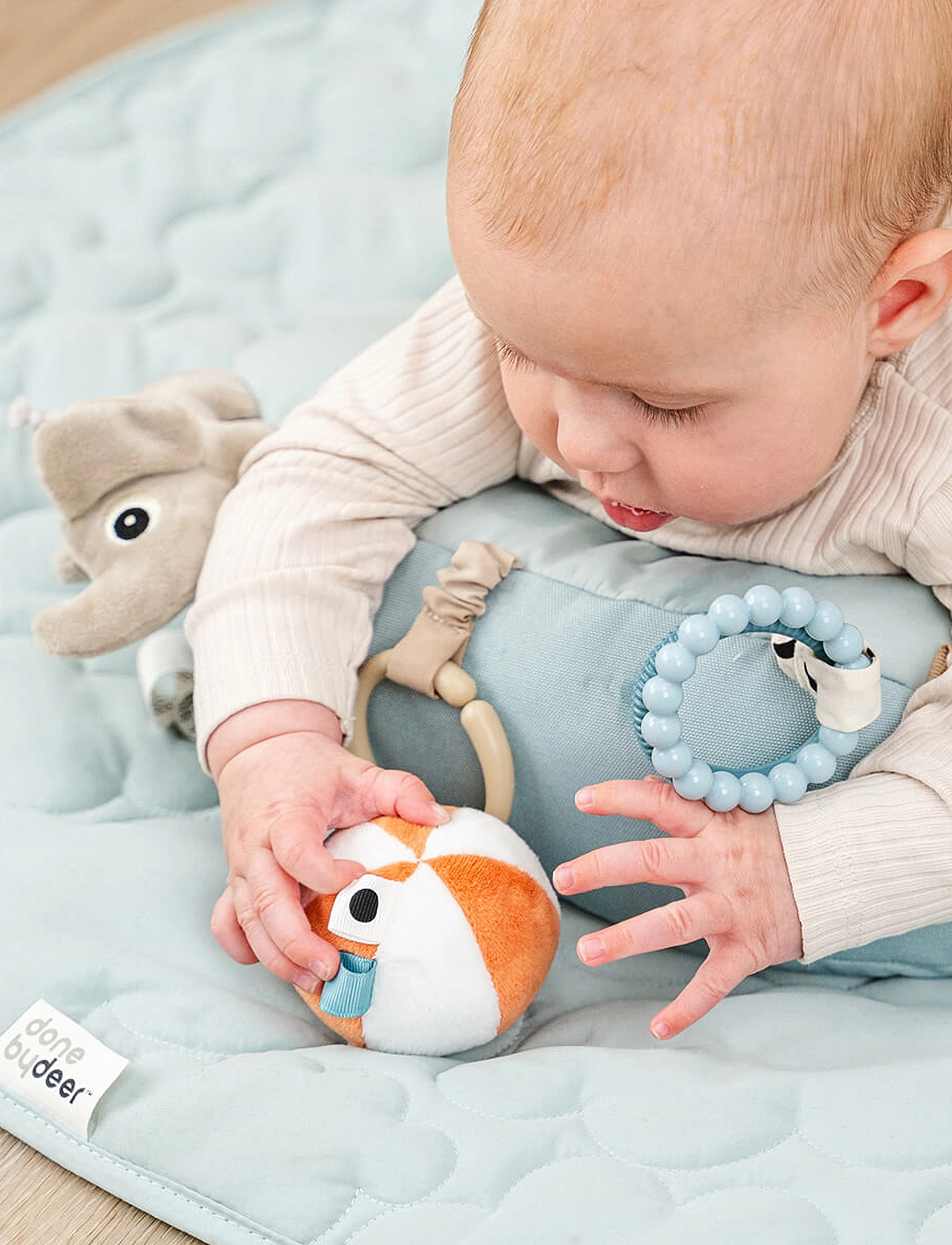 Done by Deer - Tummy time activity pillow Playground Blue - smábarnaleikvellir og leikmottur - blue - 3