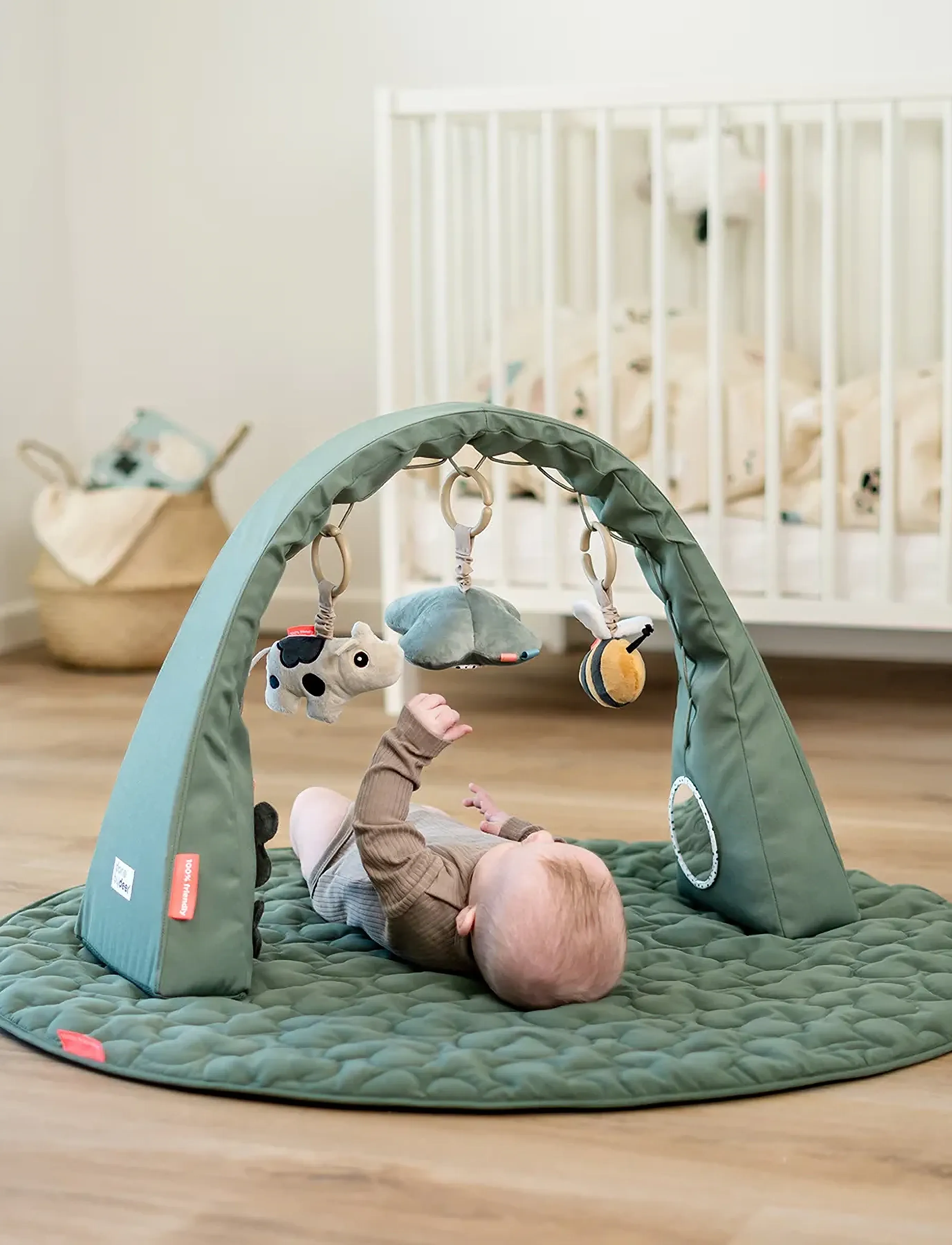 Done by Deer Activity Gym Tiny Farm Green, One Size, Baby Spielzeug, Grün - Gyms, Kinder