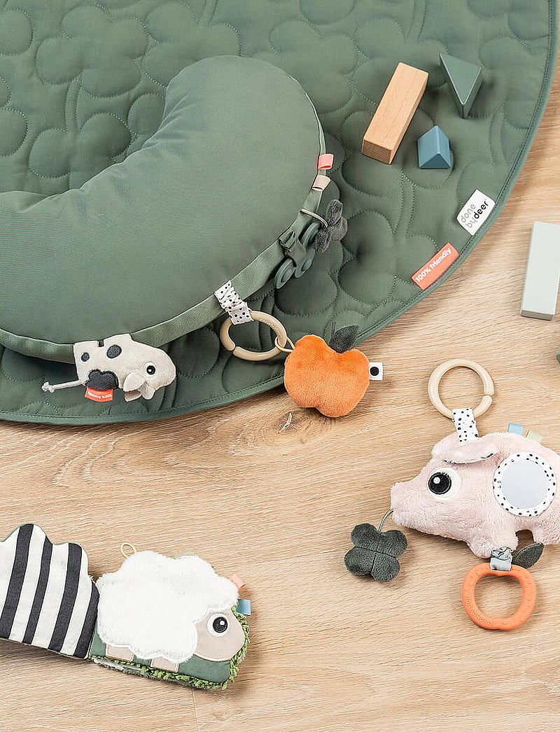 Done by Deer - Tummy time activity pillow Tiny farm Green - geschenke unter 50€ - green - 3