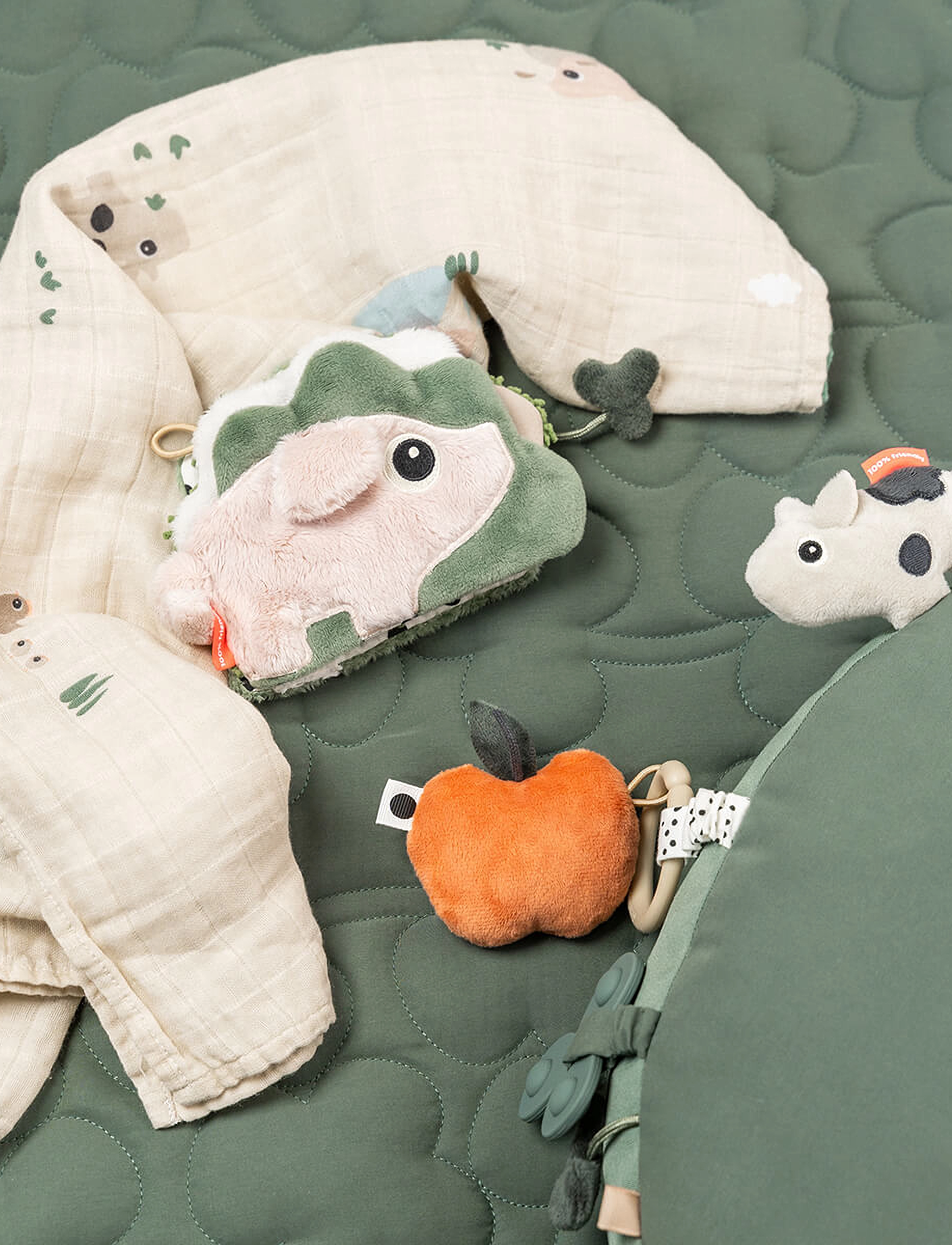 Done by Deer - Tummy time activity pillow Tiny farm Green - baby toys - green - 4