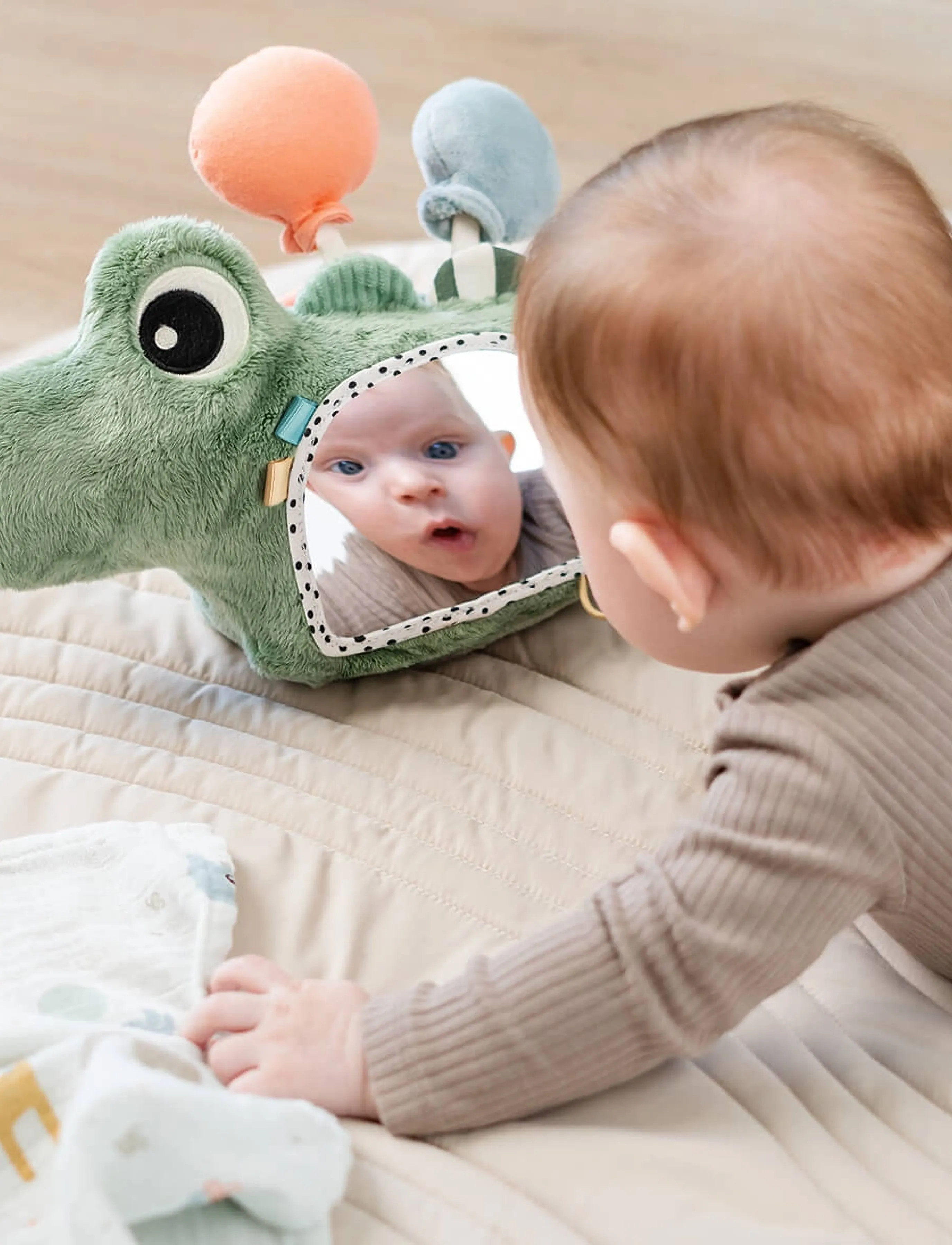 Done by Deer Activity Floor Mirror Croco Green, Børn, Stuffed Legetøj, Grøn, Str: 28X 11.5X H 23CM