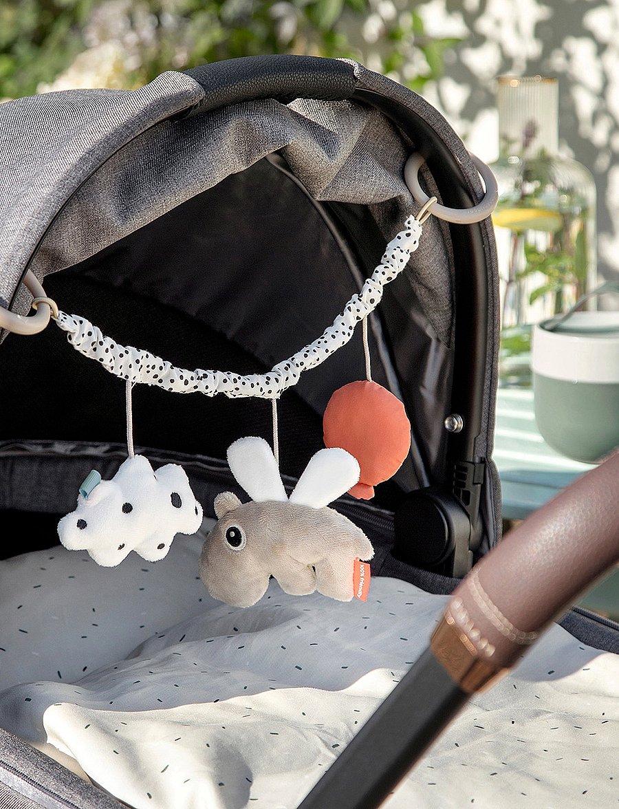 Done by Deer - Pram toy Happy clouds Sand - dukkevognleker - sand - 0