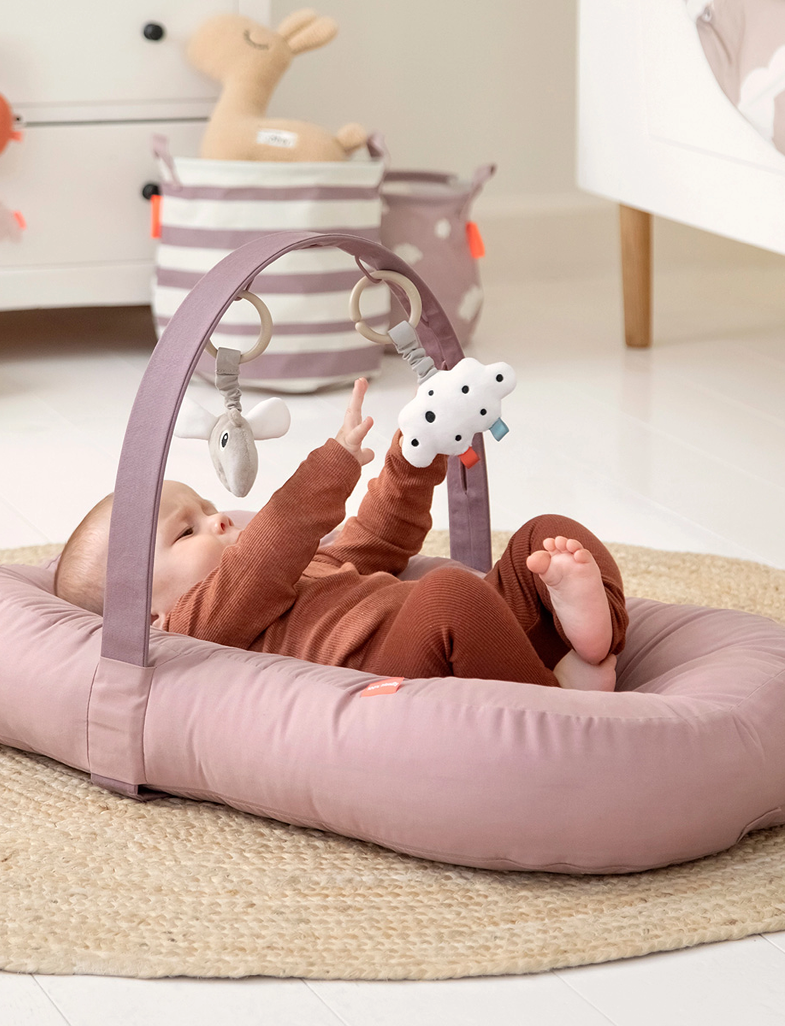 Done by Deer Hanging Activity Toy 2 Pcs Happy Clouds Sand, Børn, Activity Legetøj, Beige, Str: ONE SIZE