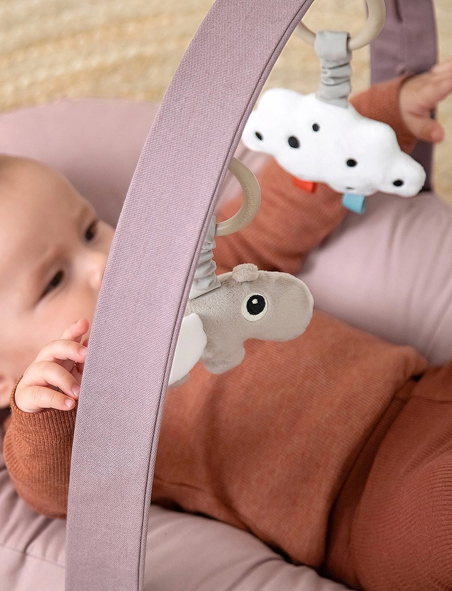 Done by Deer - Hanging activity toy 2 pcs Happy clouds Sand - interaktives spielzeug - sand - 4
