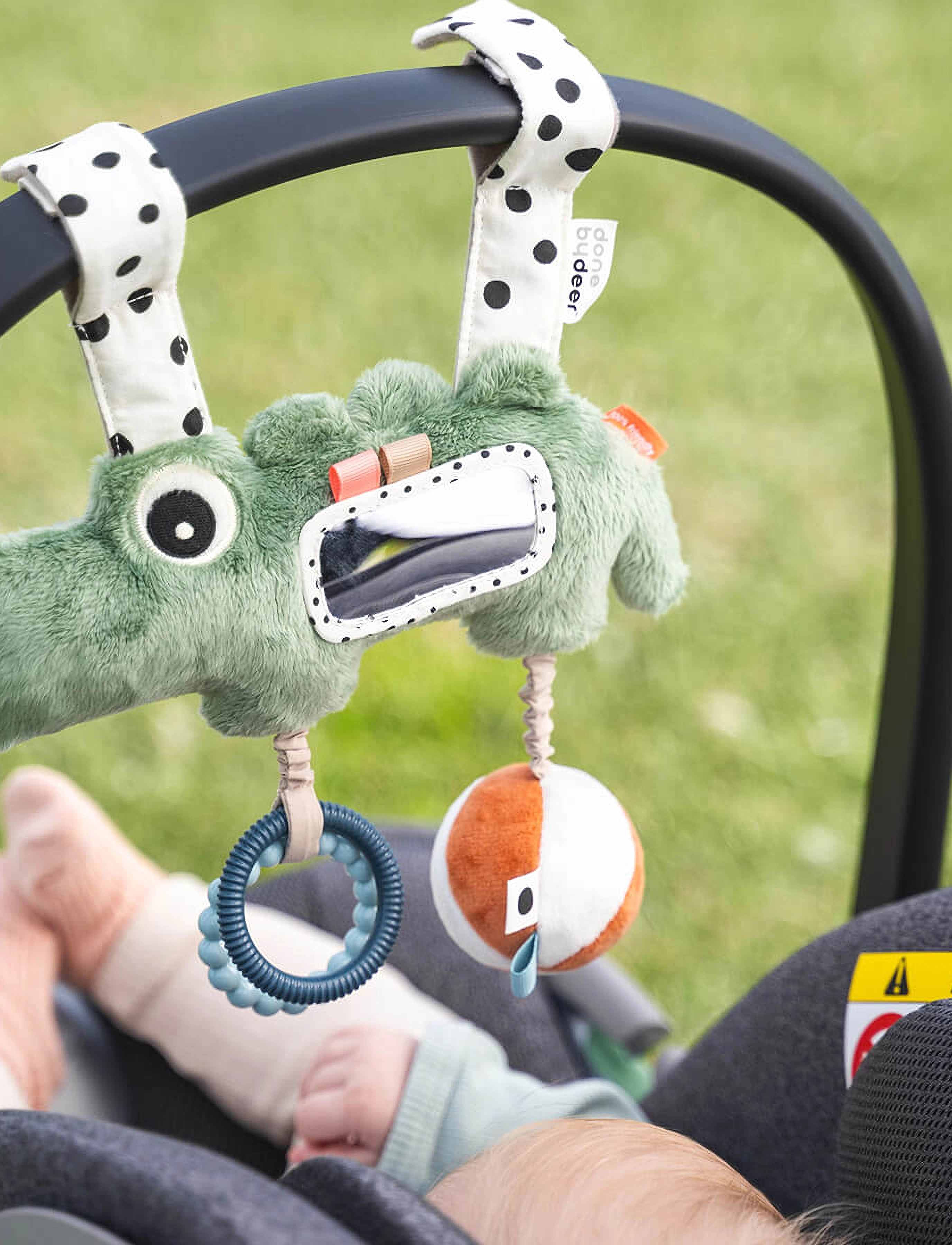Done by Deer - Hanging activity toy Croco Green - kinderwagen-spielzeug - green - 3