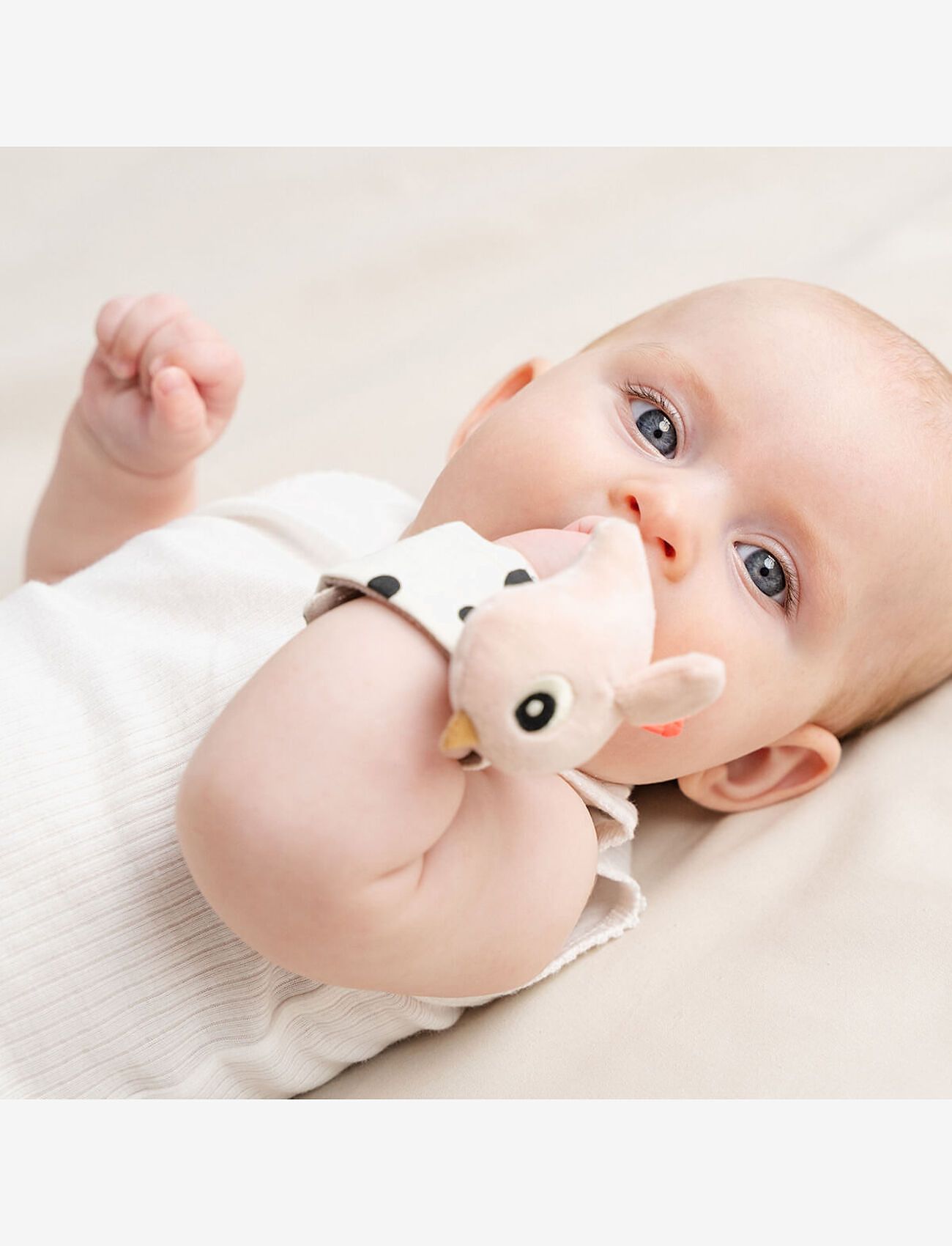 Done by Deer - Wrist rattle set 2-pack Happy clouds Powder - interactive toys - powder - 3