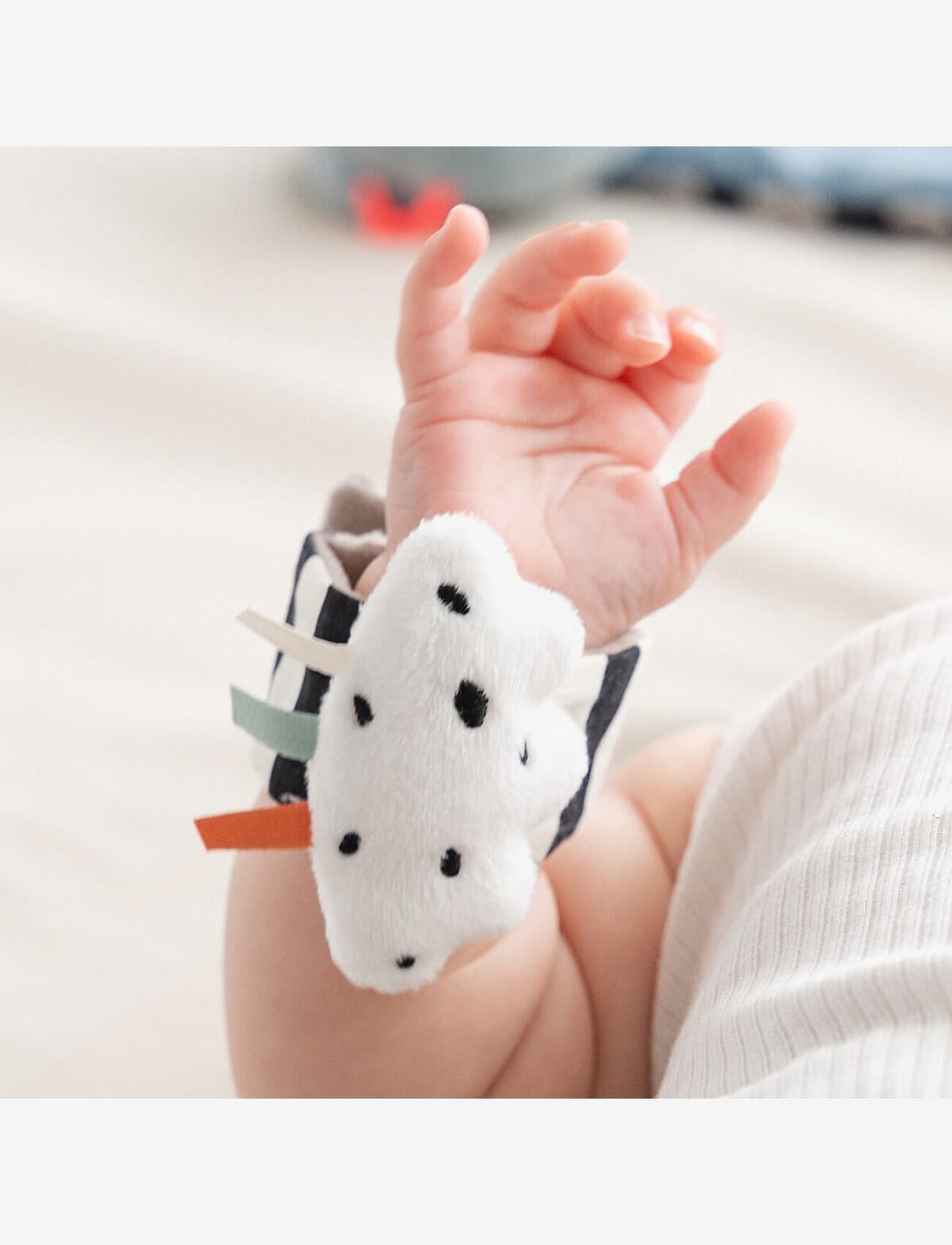 Done by Deer - Håndledsranglesæt 2 stk. Happy clouds Blå - interaktivt legetøj - blue - 3