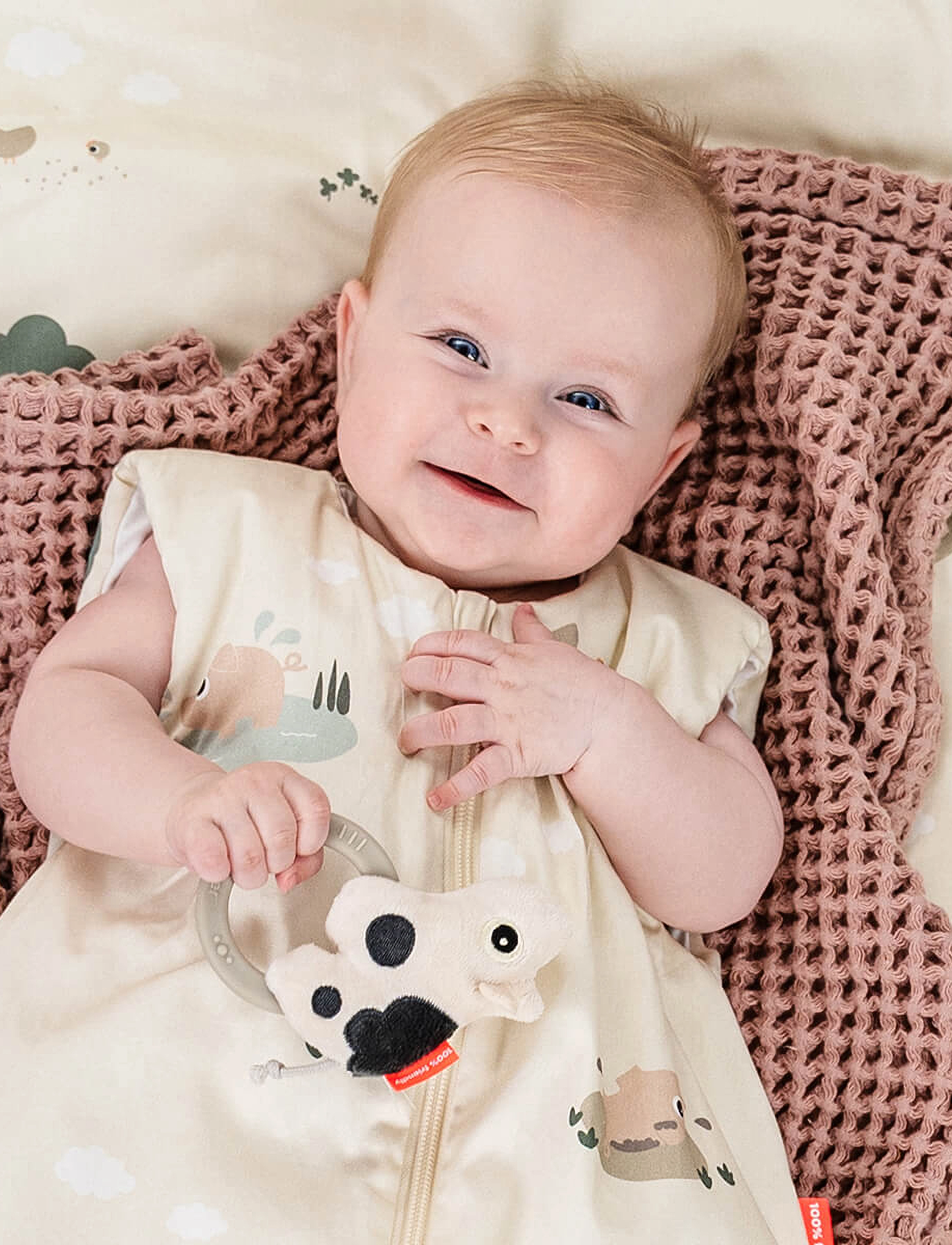 Done by Deer Sensory Rattle W/Teether Dotti Sand, 12X 21X 4 cm, Beige, Baby Legetøj > Teething Legetøj, Børn