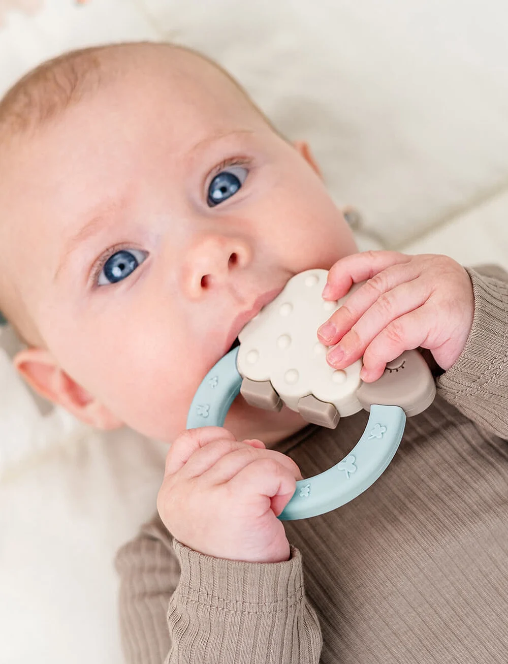 Done by Deer - Teether Sheepy Blue - beißspielzeug - blue - 2