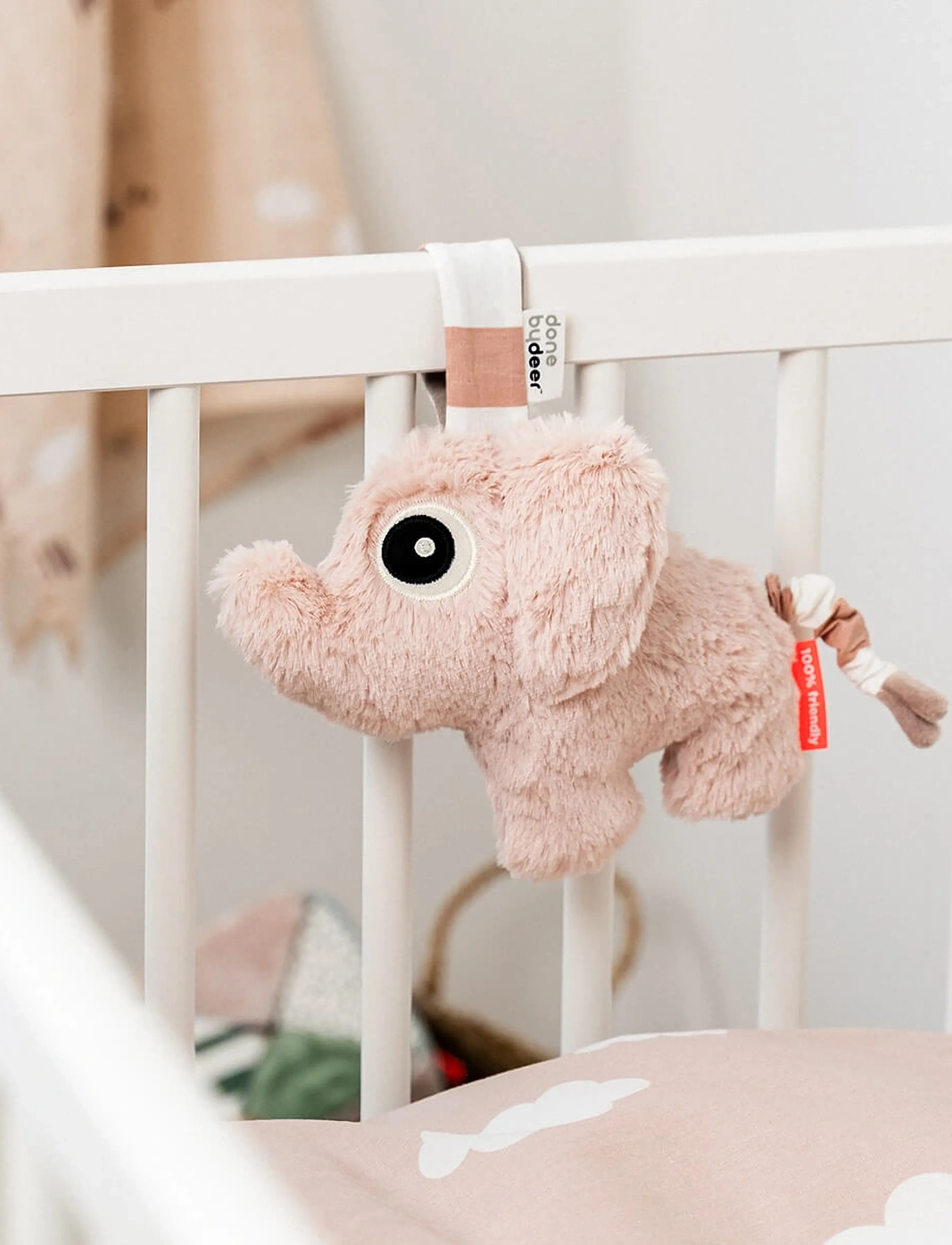 Done by Deer Musical Toy Elphee Powder, 21X 18 cm, Pink, Soft Legetøj > Stuffed Animals, Børn