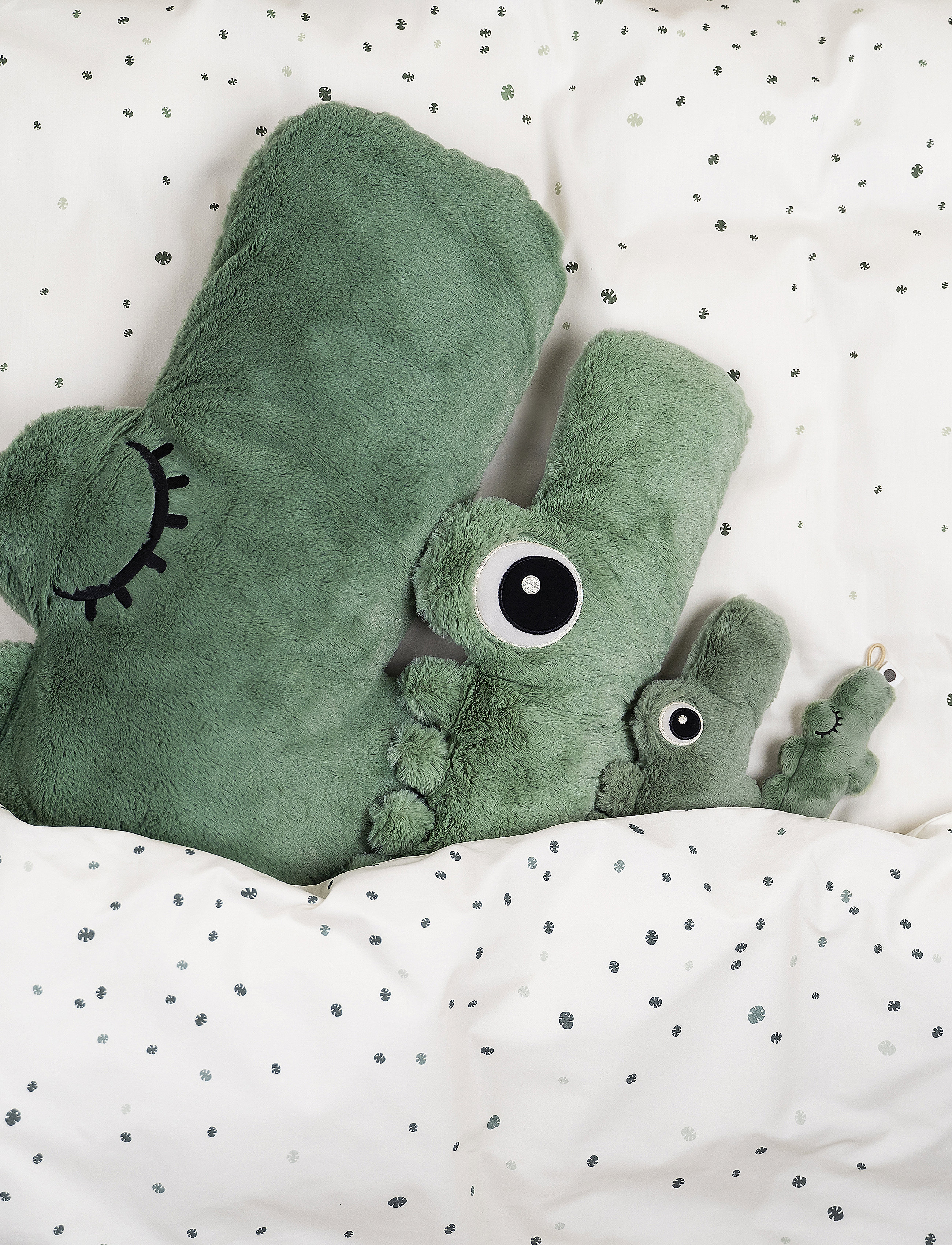 Done by Deer - Cuddle friend Big Croco Green - pehmoeläimet - green - 5