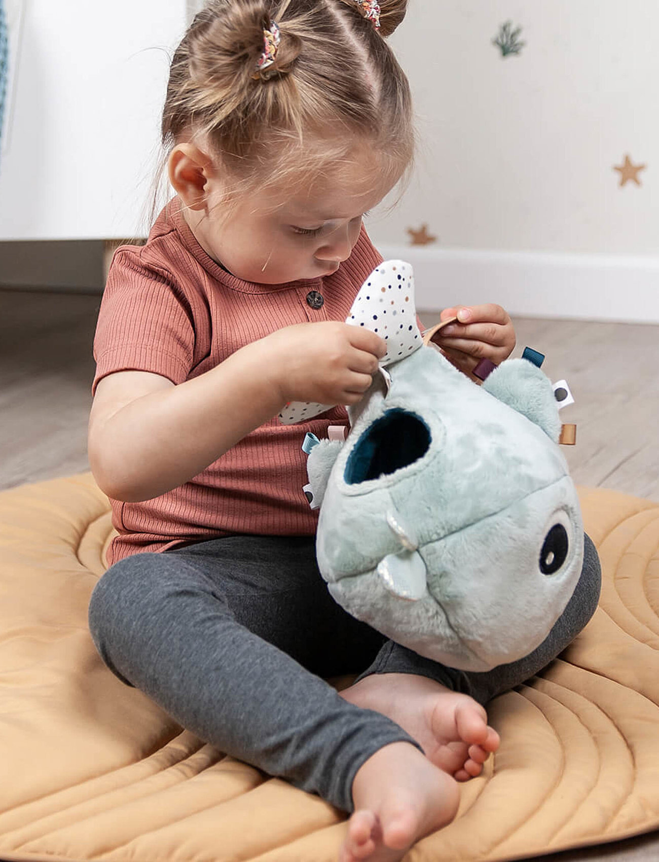 Done by Deer - Hide&Seek activity toy Wally Blue - gagnvirk leikföng - blue - 5