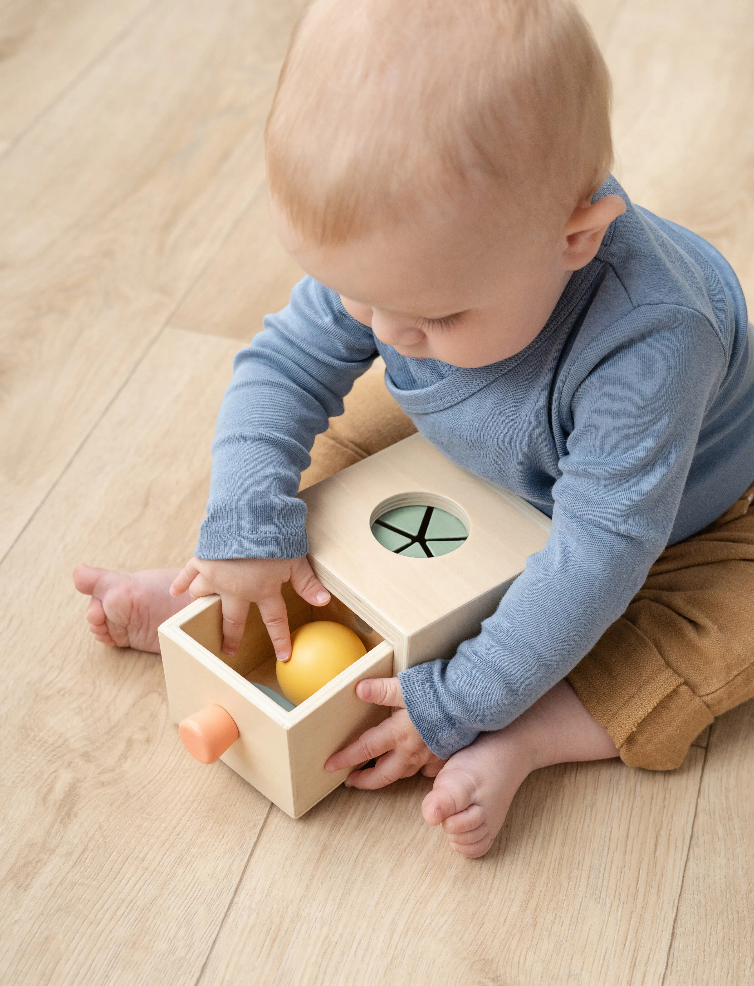 Done by Deer Gem&Find Boks Nozo Farvemix, 13X 11.5X 10.5 cm, Educational Spielzeug, Mehrfarbig/gemustert - Sorting Box Toy, Kinder