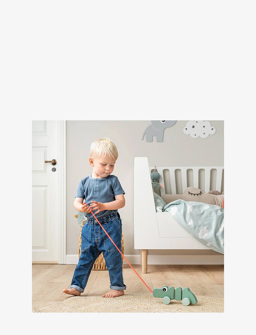 Done by Deer - Pull along wiggle toy Croco Green - ziehspielzeug - green - 3