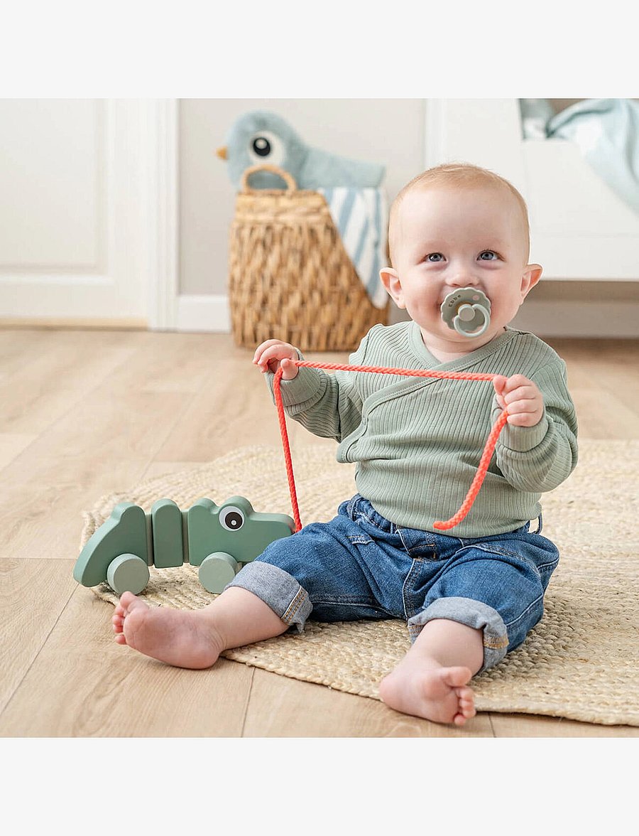 Done by Deer - Pull along wiggle toy Croco Green - ziehspielzeug - green - 4