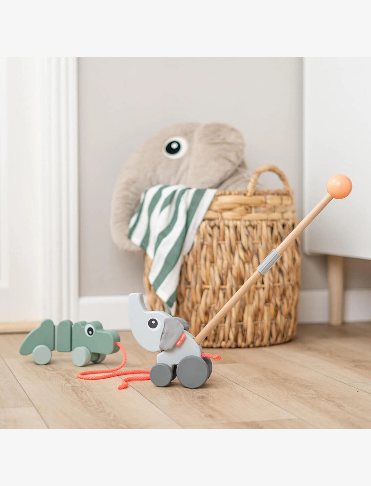 Done by Deer - Pull along wiggle toy Croco Green - pull along toys - green - 5