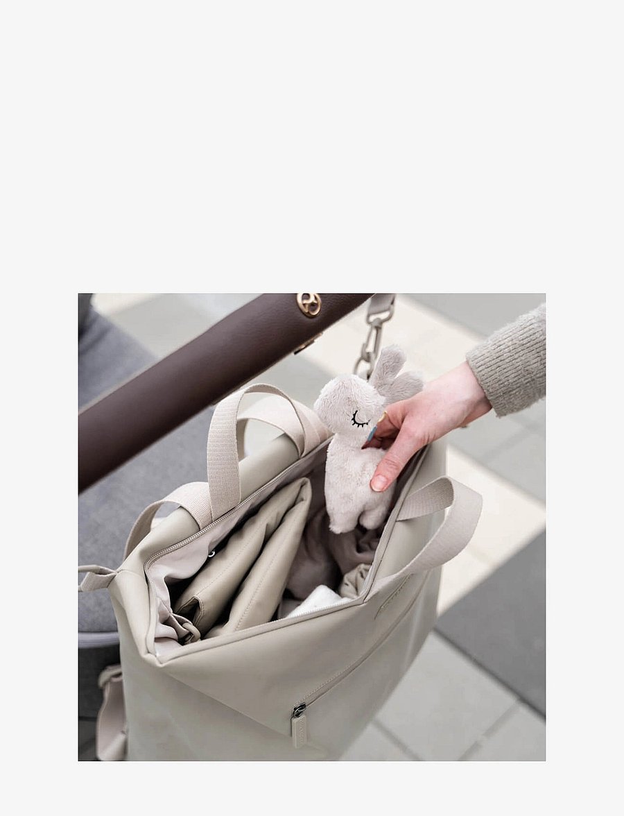 Done by Deer - Changing backpack Sand - skötväskor - sand - 4