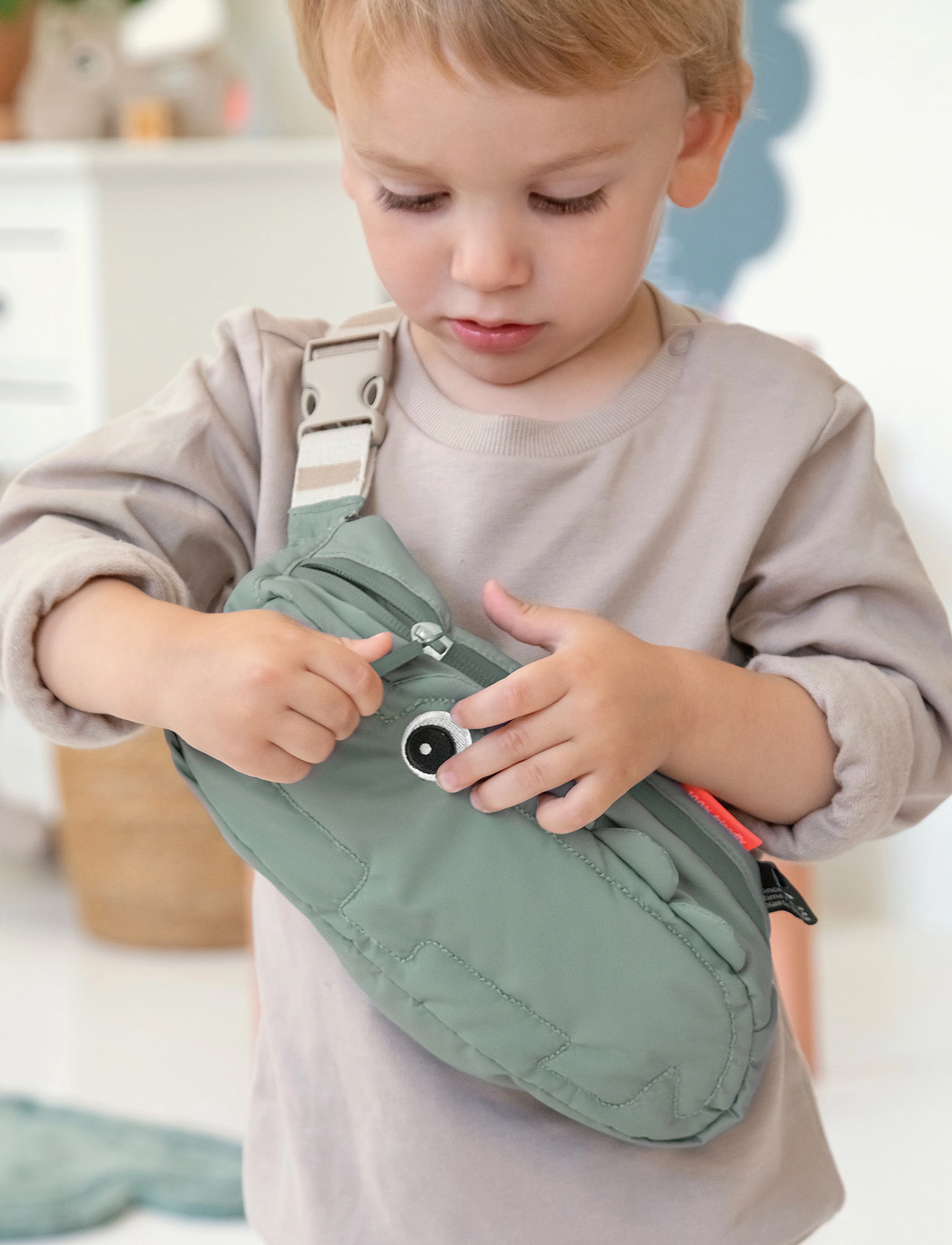 Done by Deer - Quilted cross-over kids bag Croco Powder - bum bags - powder - 5