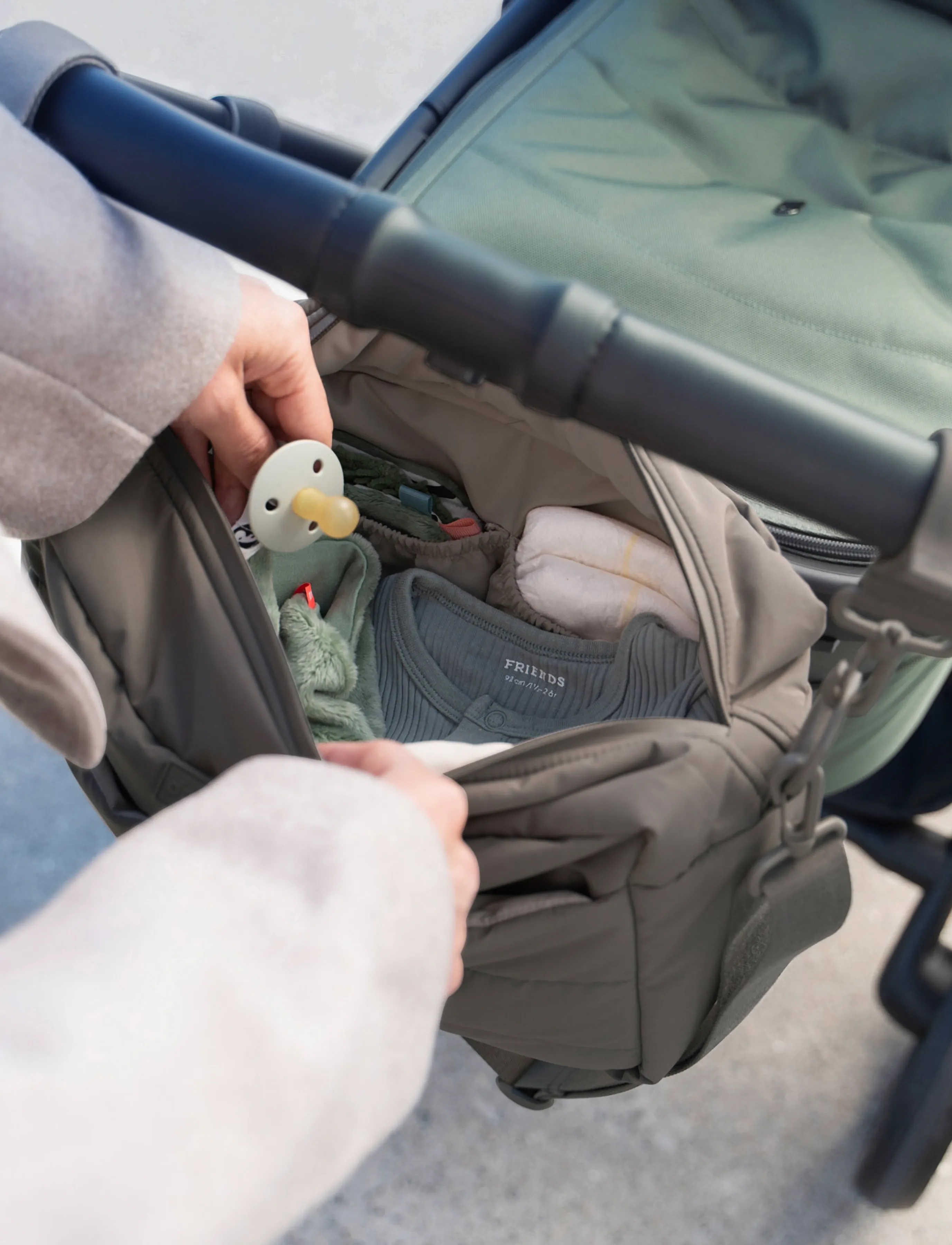 Done by Deer - Quilted stroller bag Taupe - taupe - 0