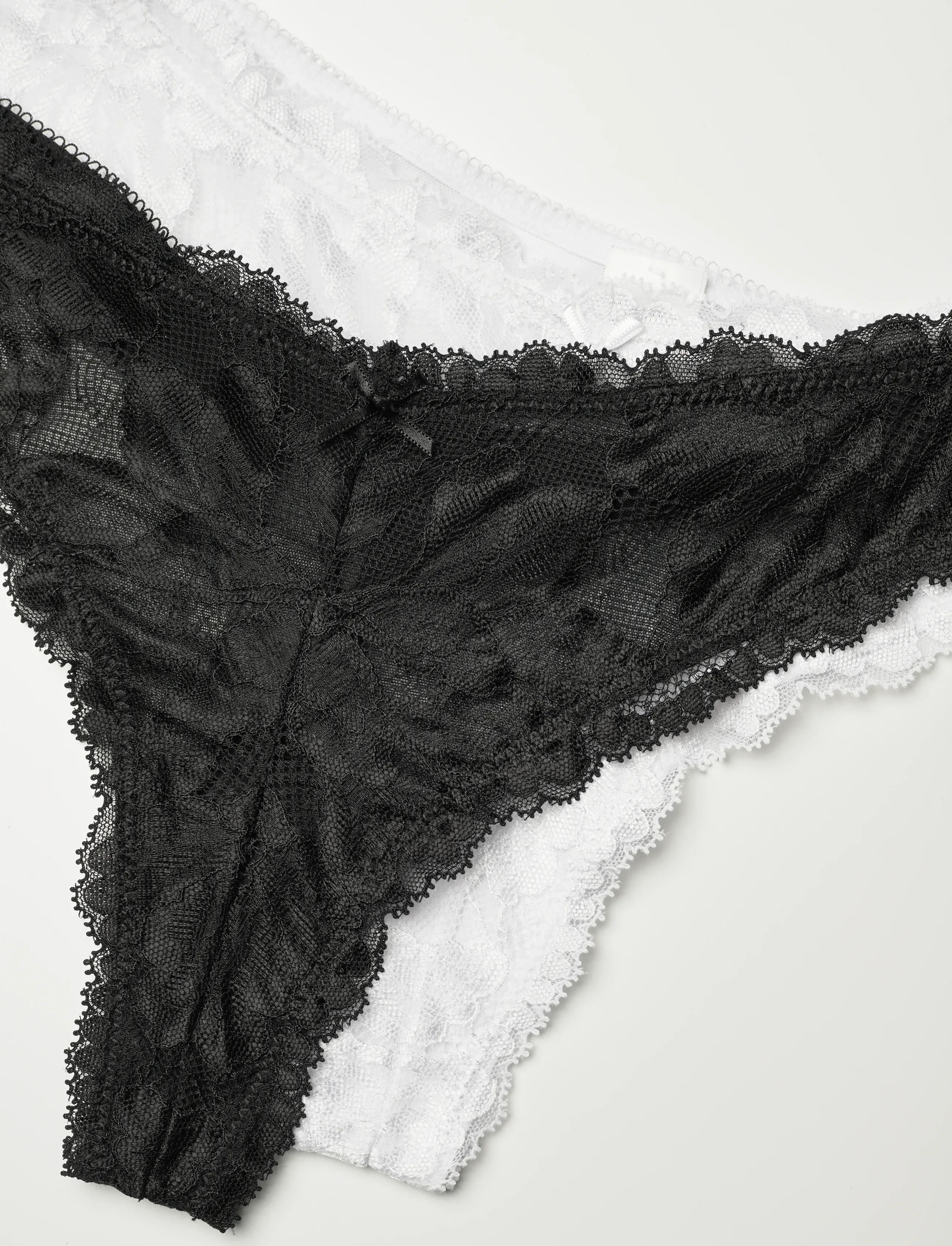 Dorina - Perfect Lace THONG - string - black/white - 2