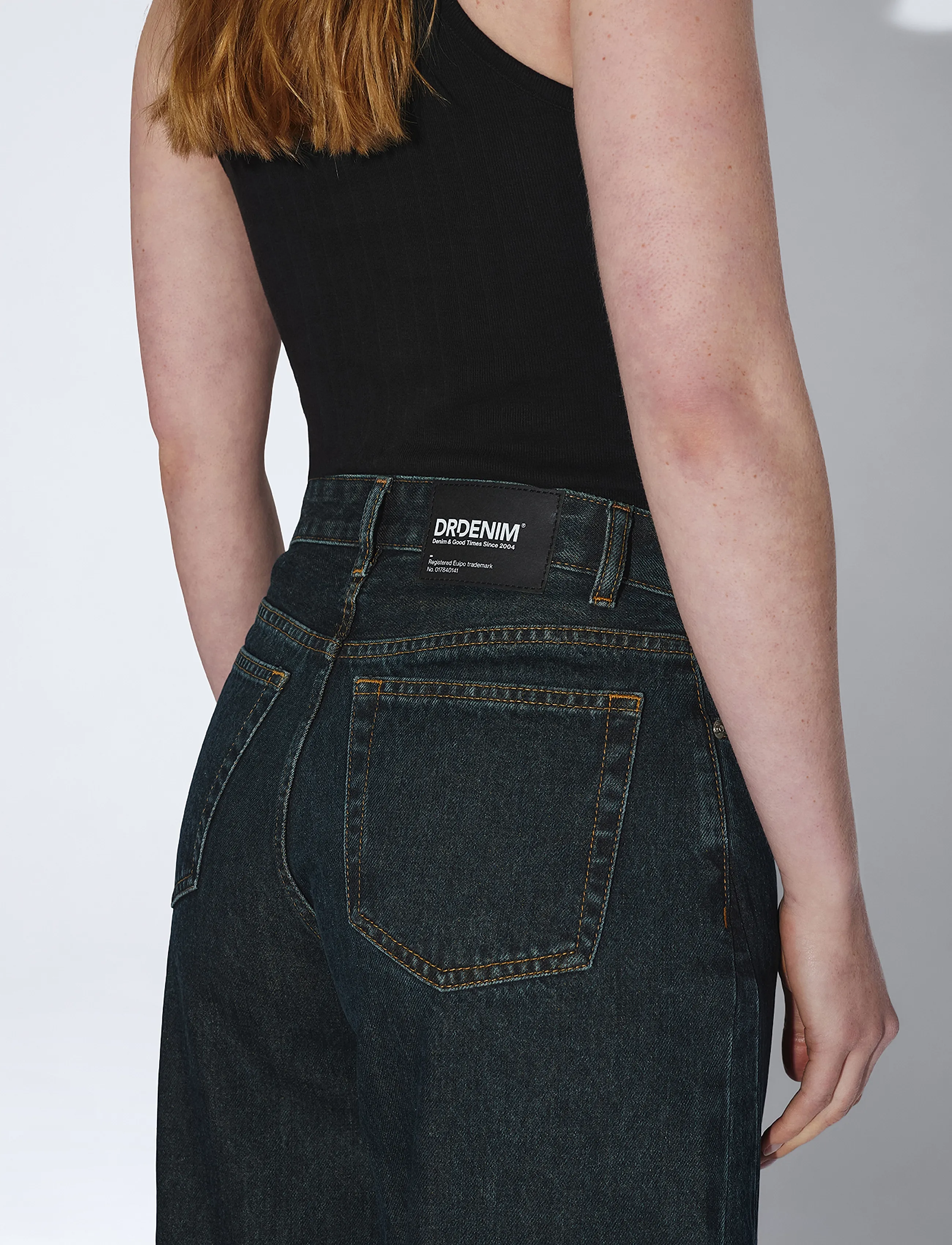 Dr. Denim Nanci Mid Barrel Seam jeans dam – bild 5