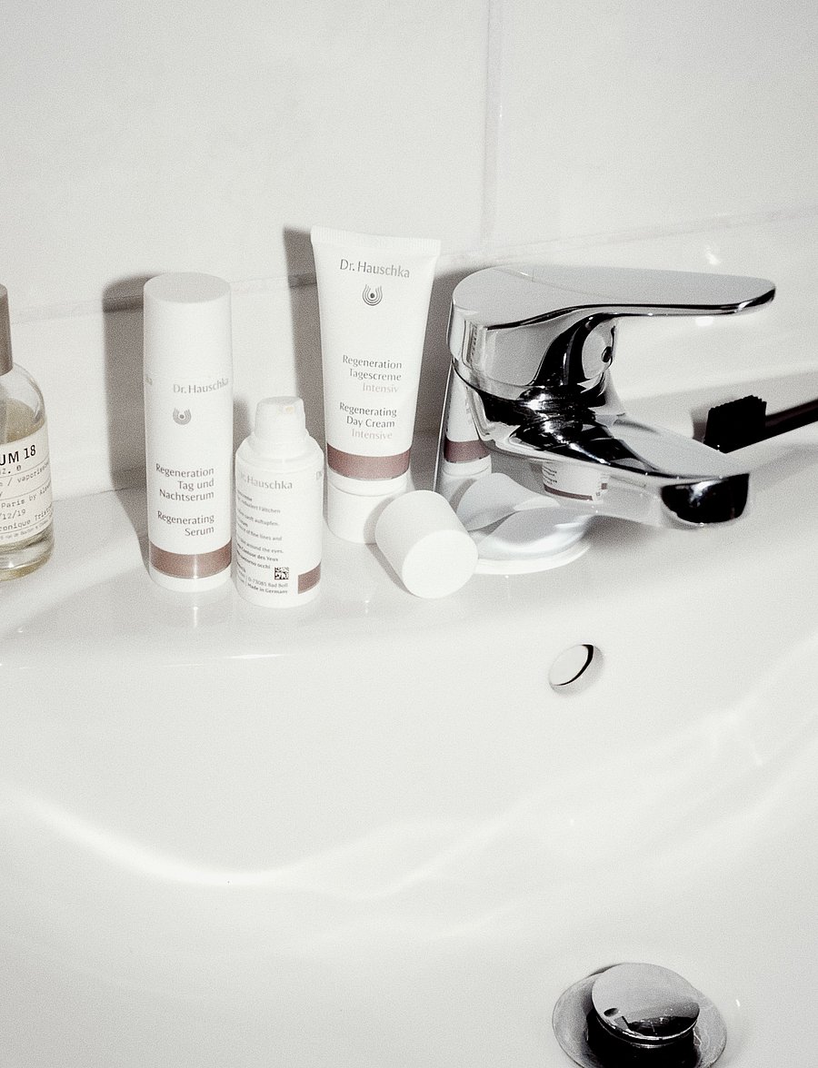Dr. Hauschka - Regenerating Day Cream - dagcremer - clear - 1