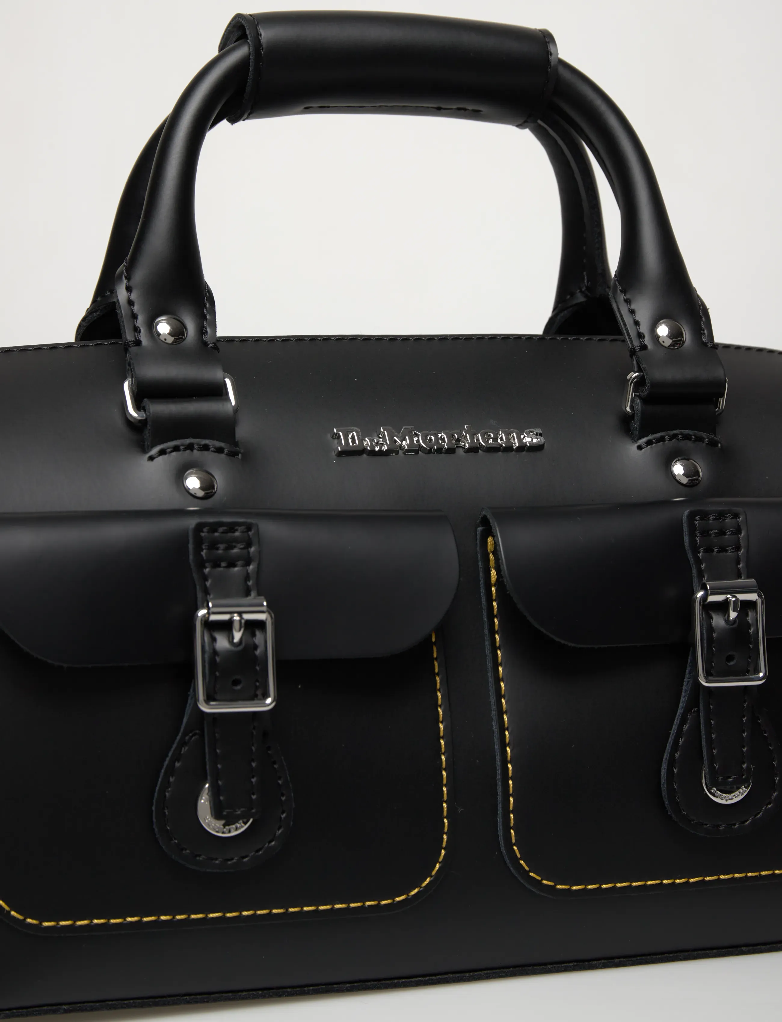 Dr. Martens - Top Handle Bag Black Kiev+Smooth - igapäevane stiil - black - 4