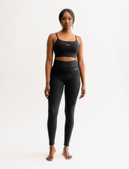 Drop of Mindfulness - TYRA - compression tights - black matte - 4