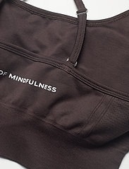 Drop of Mindfulness - TRINITY - mittlerer halt - dark brown - 6