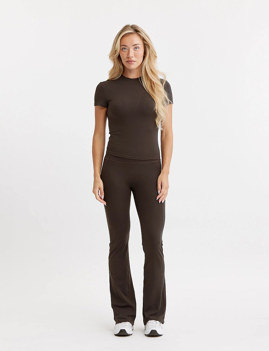 Drop of Mindfulness - BUTTER SOFT TEE - t-shirts - dark brown - 4