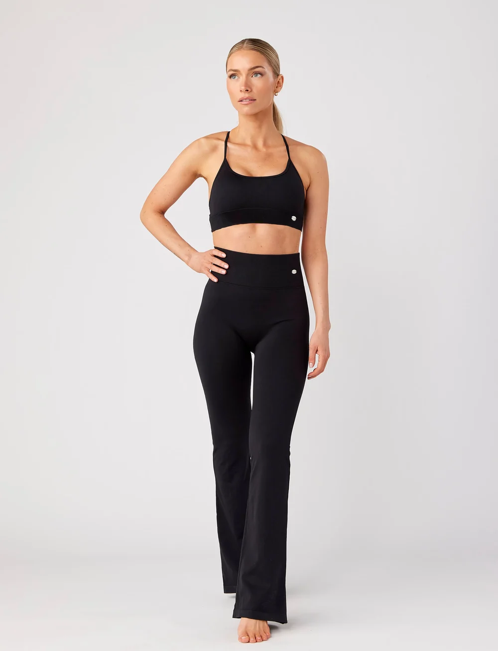 Drop of Mindfulness - SEAMLESS CROSS BACK BRA - lav støtte - black - 4