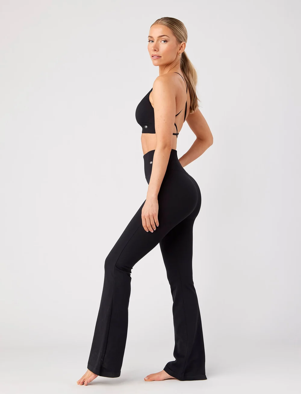 Drop of Mindfulness - SEAMLESS CROSS BACK BRA - lav støtte - black - 5