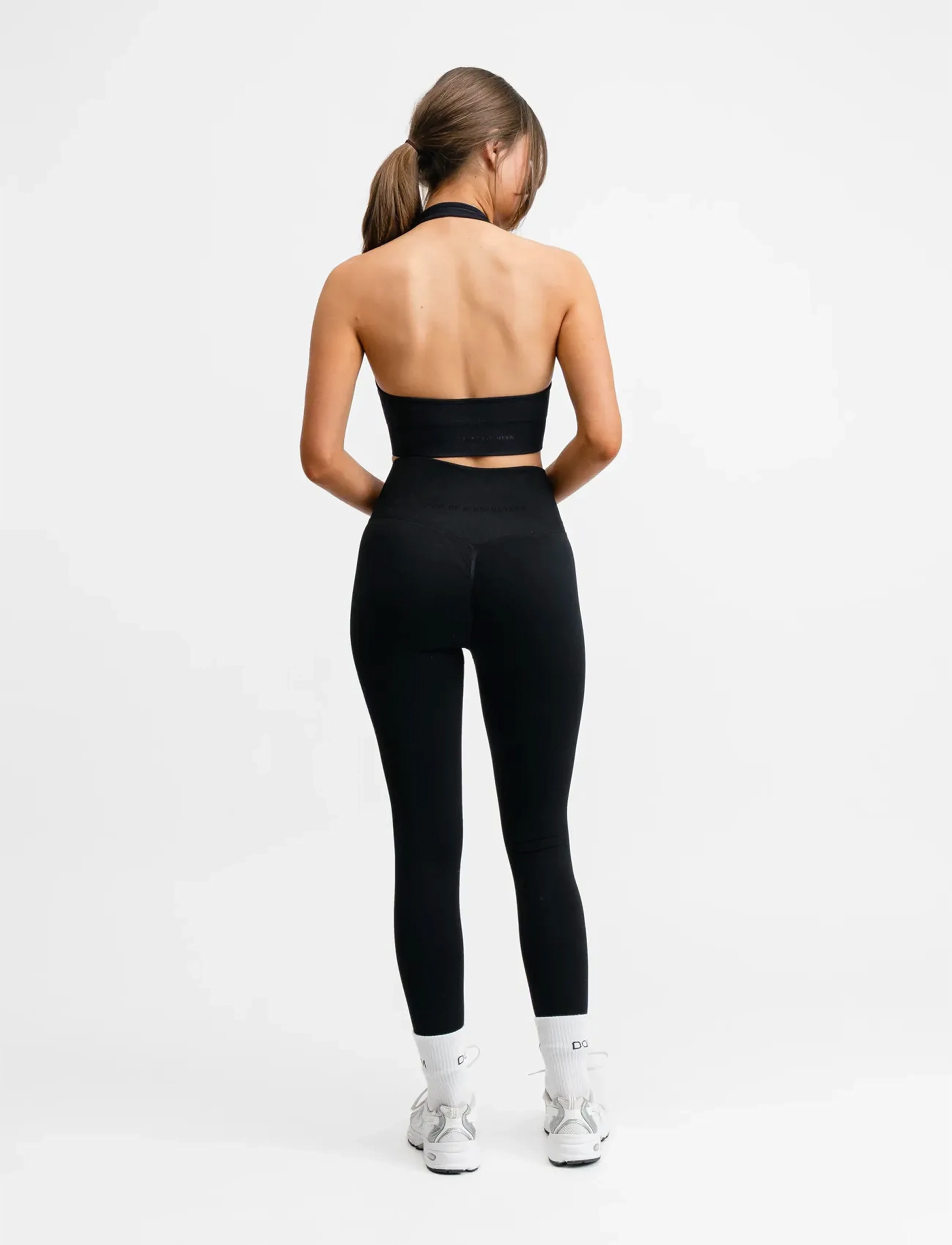 Drop of Mindfulness - SEAMLESS HALTERNECK BRA - sportinės liemenėlės - black - 5