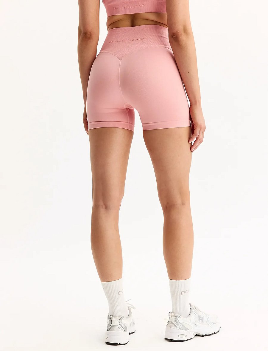 Drop of Mindfulness - SIGNATURE SEAMLESS BIKE SHORTS - trainingsshorts - nostalgic pink - 3