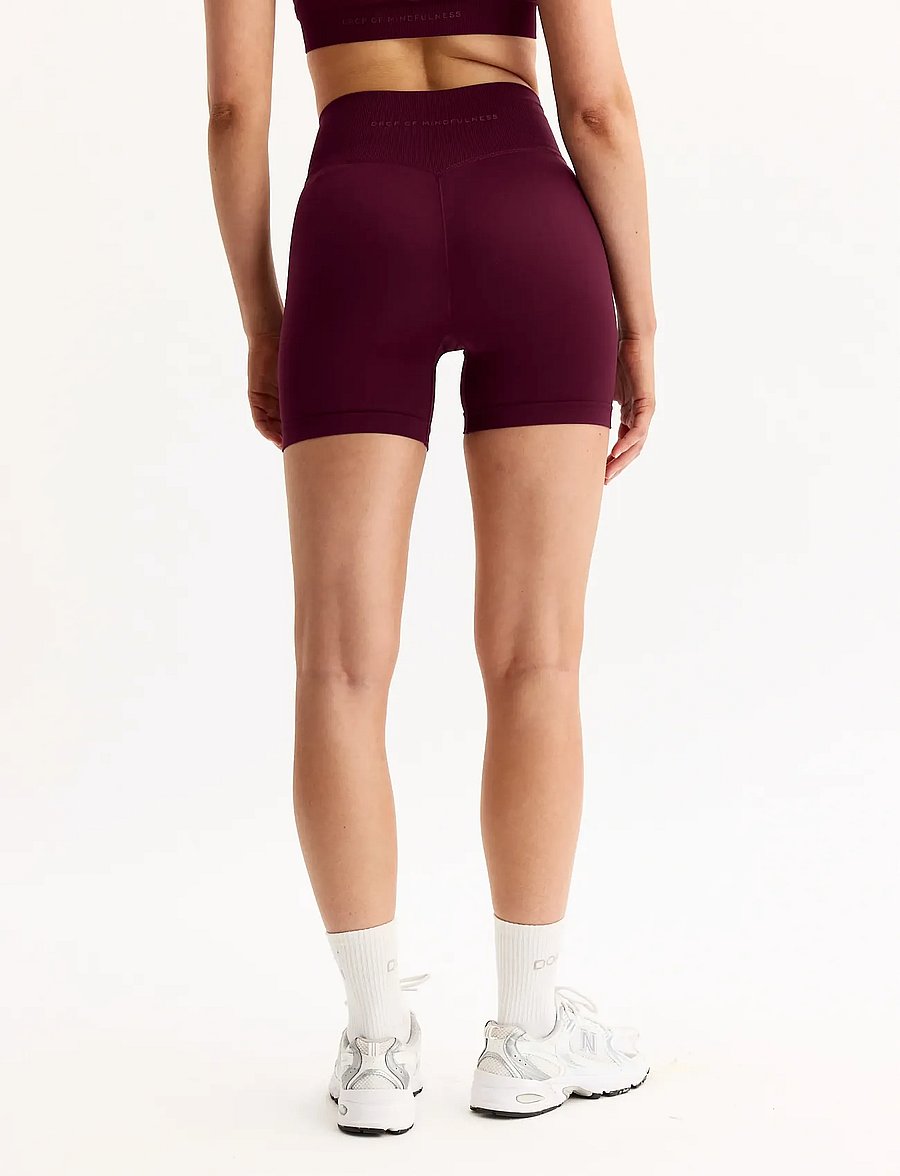Drop of Mindfulness - SIGNATURE SEAMLESS BIKE SHORTS - chaussures de course - cherry lacquer - 3