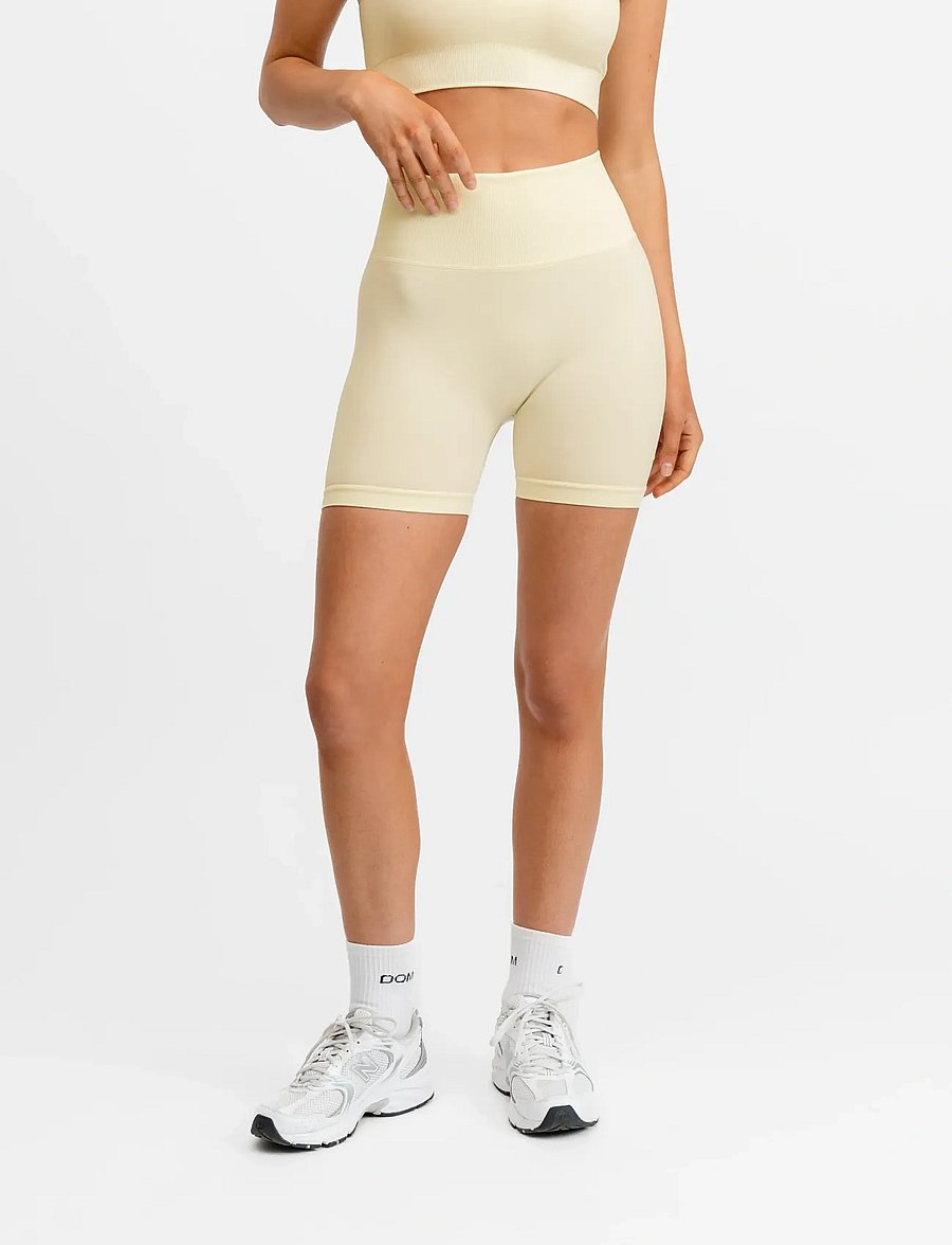 Drop of Mindfulness - SIGNATURE SEAMLESS BIKE SHORTS - chaussures de course - light yellow - 0