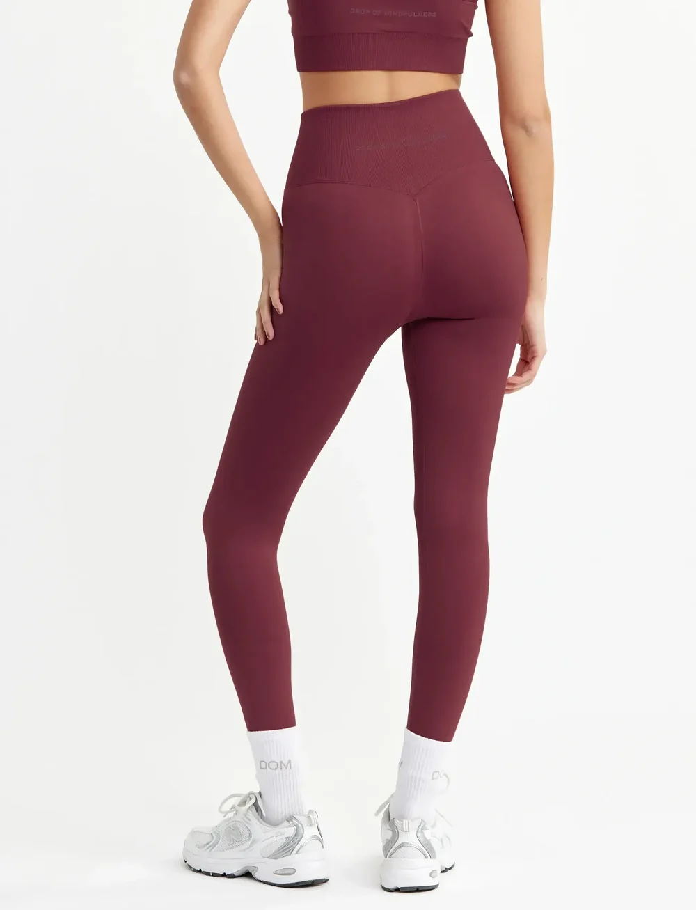 Drop of Mindfulness - SIGNATURE SEAMLESS TIGHTS - seamless tights - ruby wine - 3