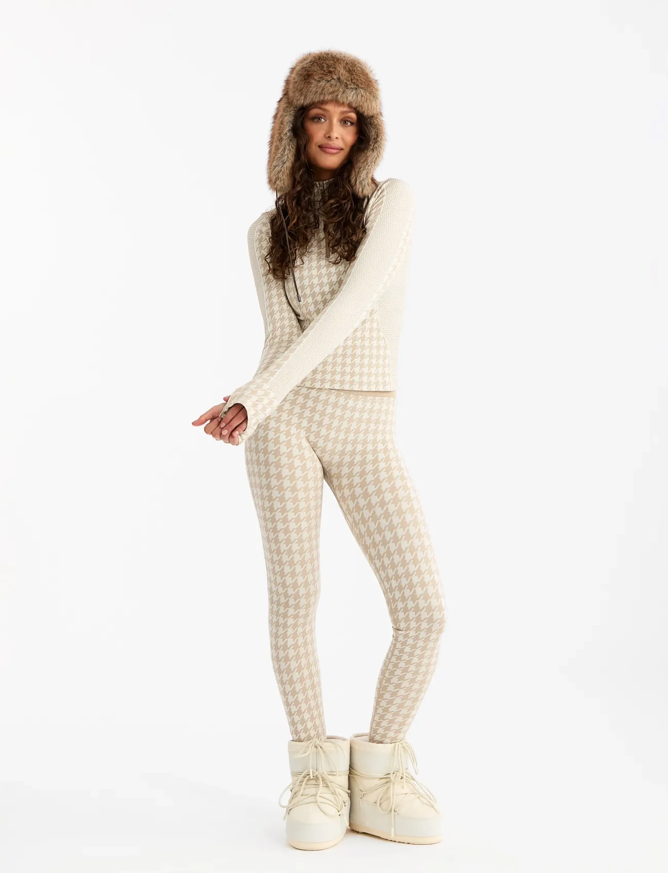 Drop of Mindfulness - SEAMLESS HALF ZIP BASE LAYER - base layer tops - cream white dogtooth - 4