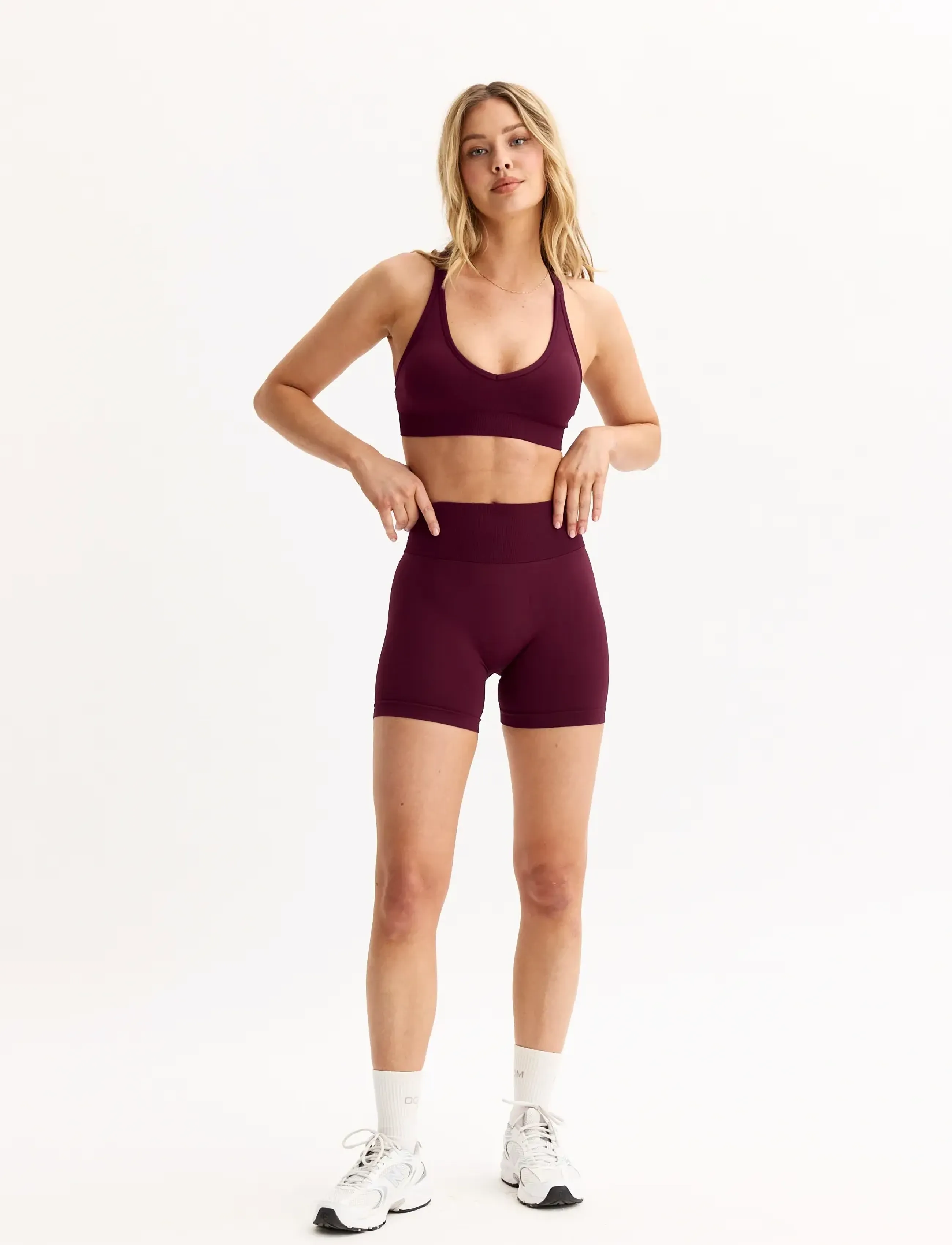 Drop of Mindfulness - SIGNATURE SEAMLESS V SHAPE BRA - urheiluliivit - cherry lacquer - 4