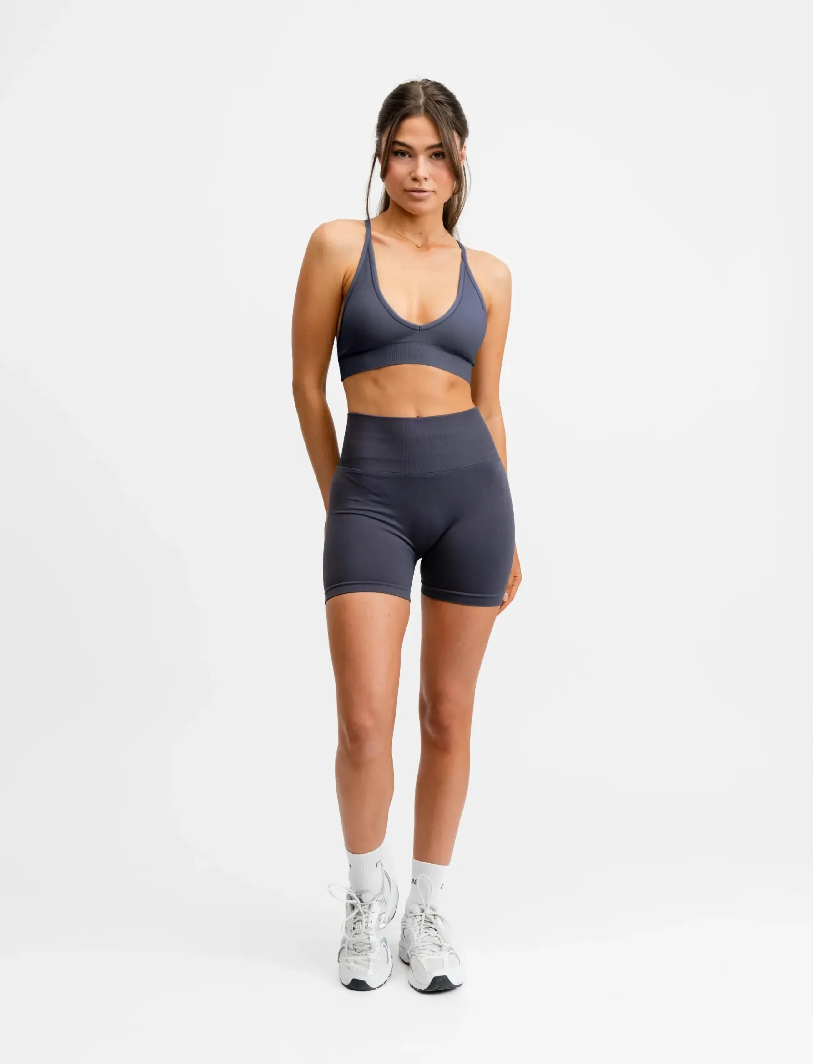 Drop of Mindfulness - SEAMLESS SCRUNCH BIKE SHORTS - 1/2 længde - charcoal - 4