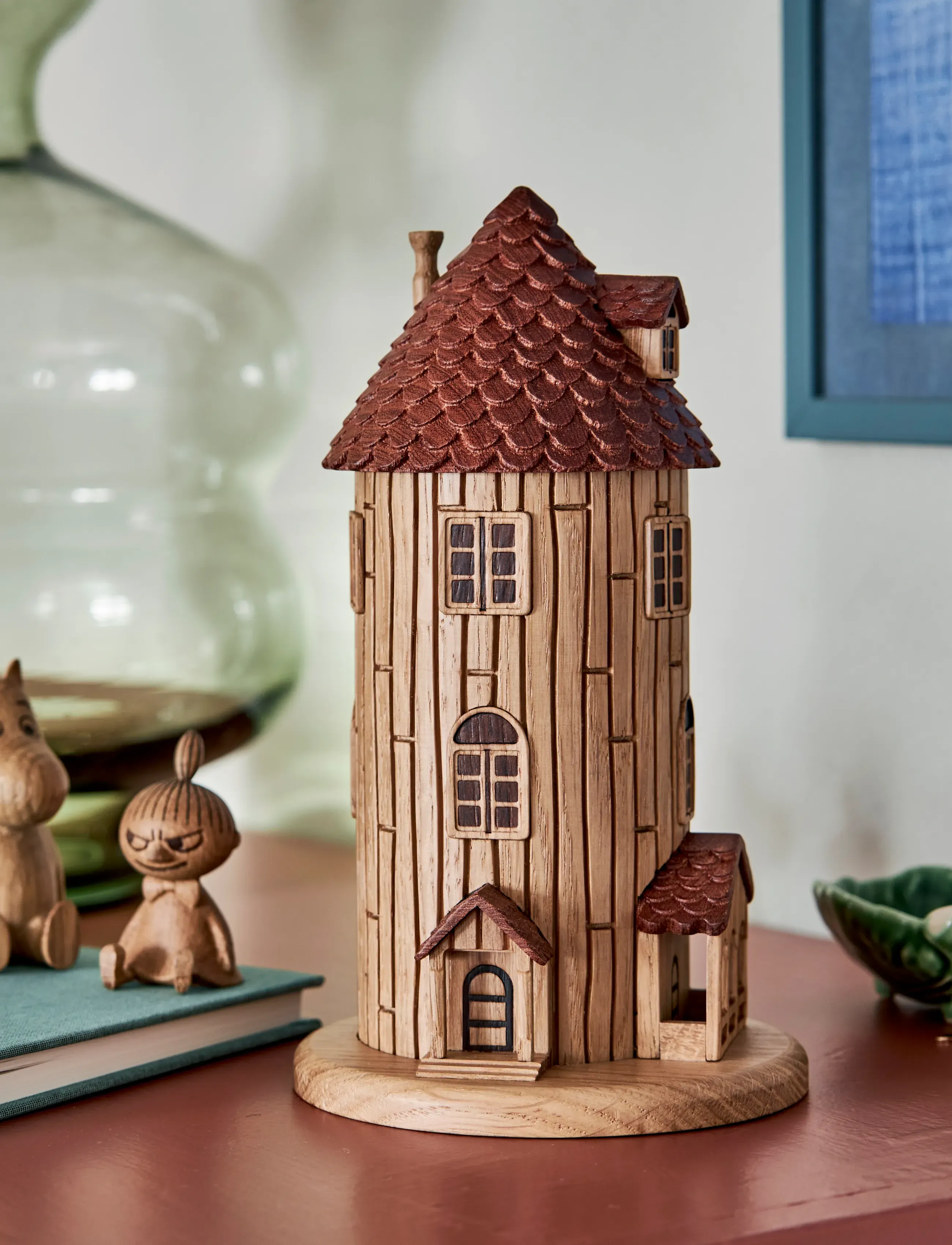 Dsignhouse Moomin Mumitroldenes Hus, Fsc Egetræ/Sapele, L, Decorative Accessories-details - Wooden Figures, Homeware