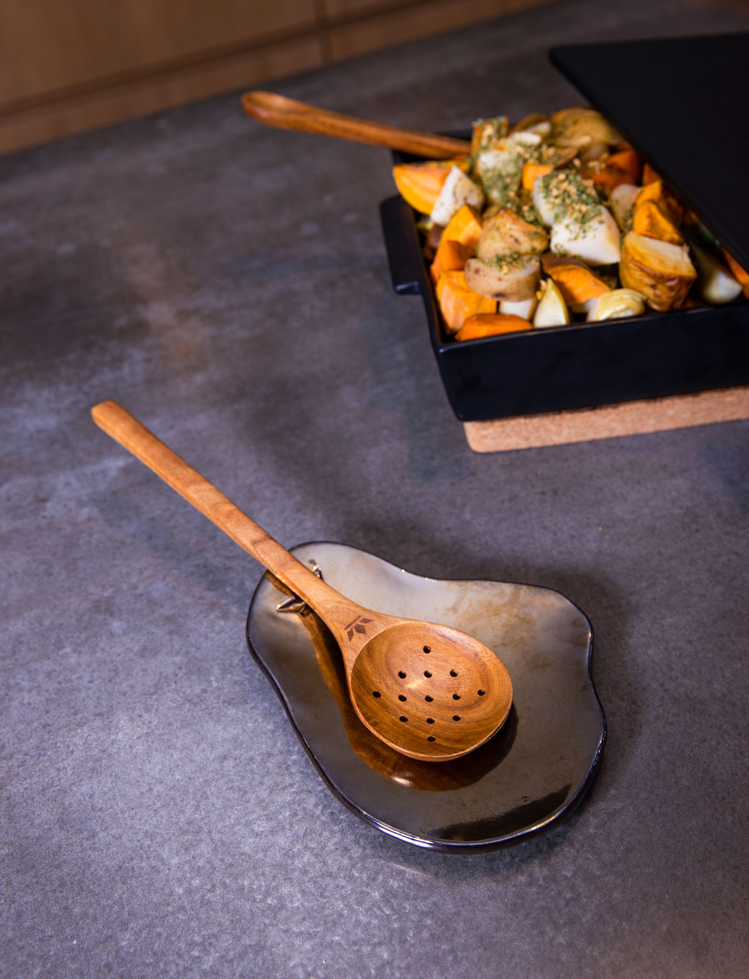 Dutchdeluxes - Wooden Utensil Skimmer Spoon - acacia - 4