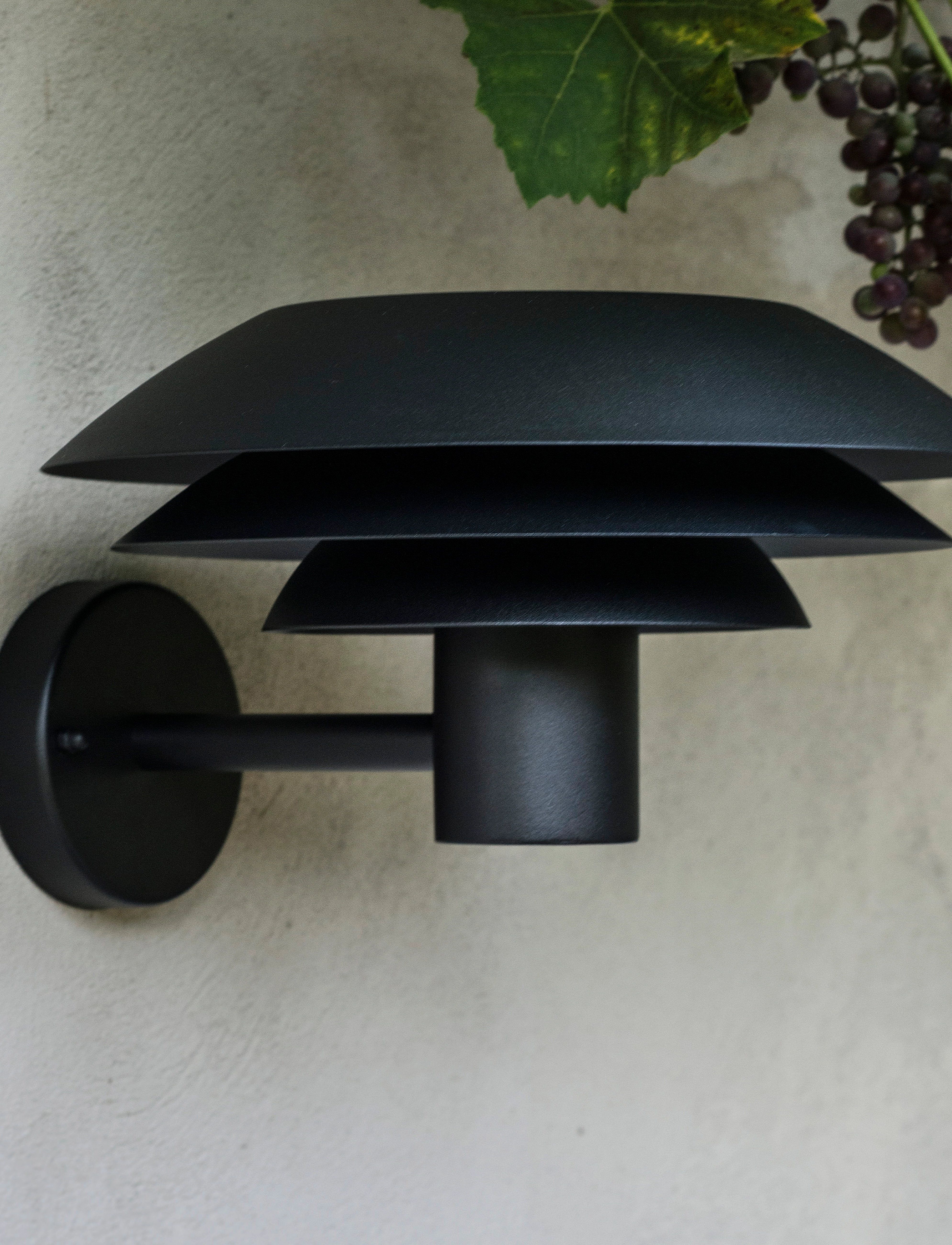 Dyberg Larsen Dl31 Outdoor Væglampe Sort, Ø 31 cm, Lamps, Schwarz - Wall Homeware