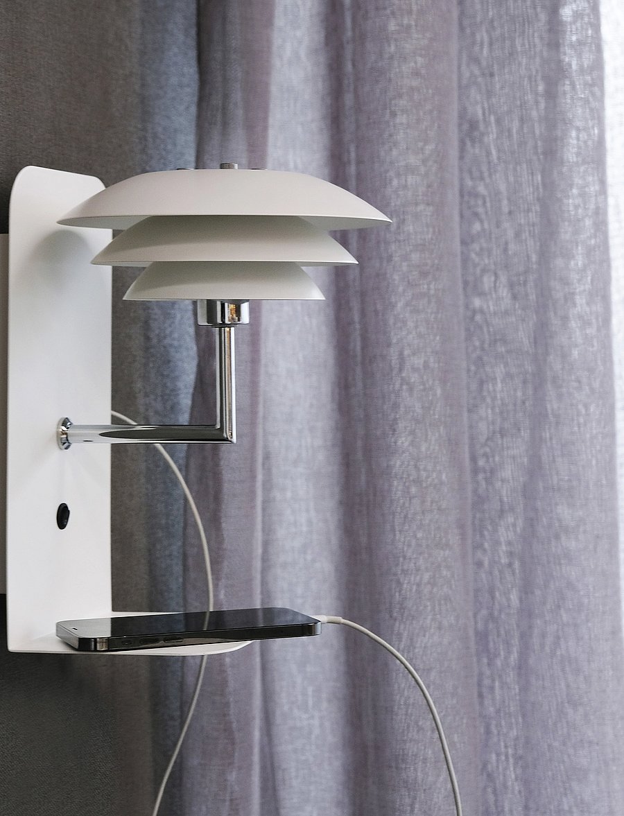 Dyberg Larsen - DL20 USB Shelf Lamp - seinalambid - white - 2