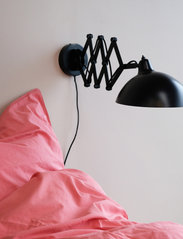 Dyberg Larsen - Futura Wall Lamp Black/ White W/folding arm - sieninės lempos - black - 3