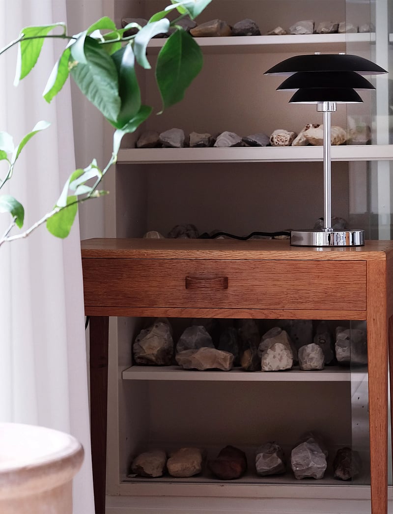 Dyberg Larsen - DL20 sort bordlampe - schreibtisch- & tischlampen - black - 3