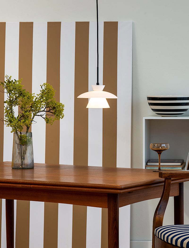 Dyberg Larsen - VALBY Pendant D20 cm - pendellampen - opal/ black - 3