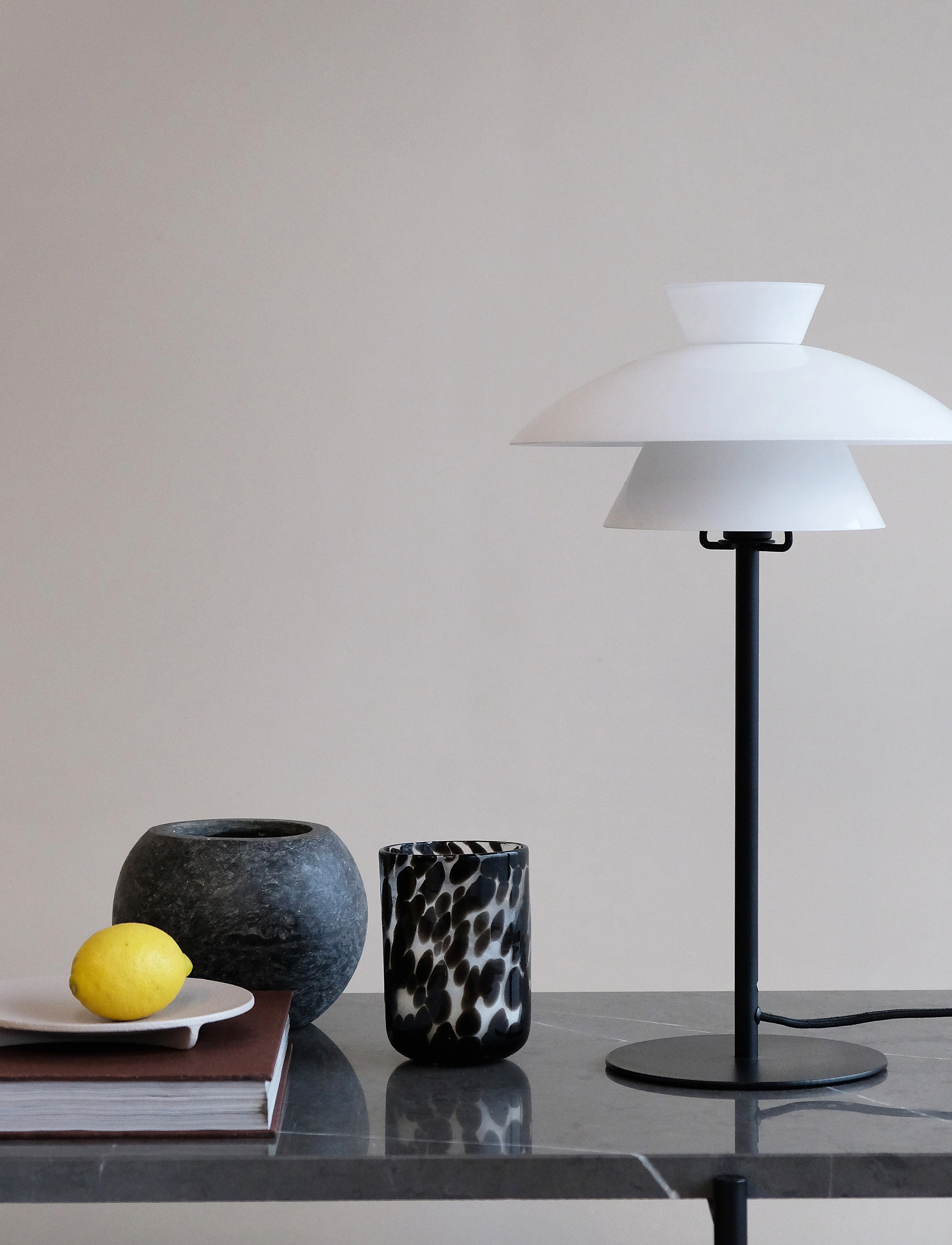 Dyberg Larsen - VALBY bordlampe - bordlamper - opal/ black - 2