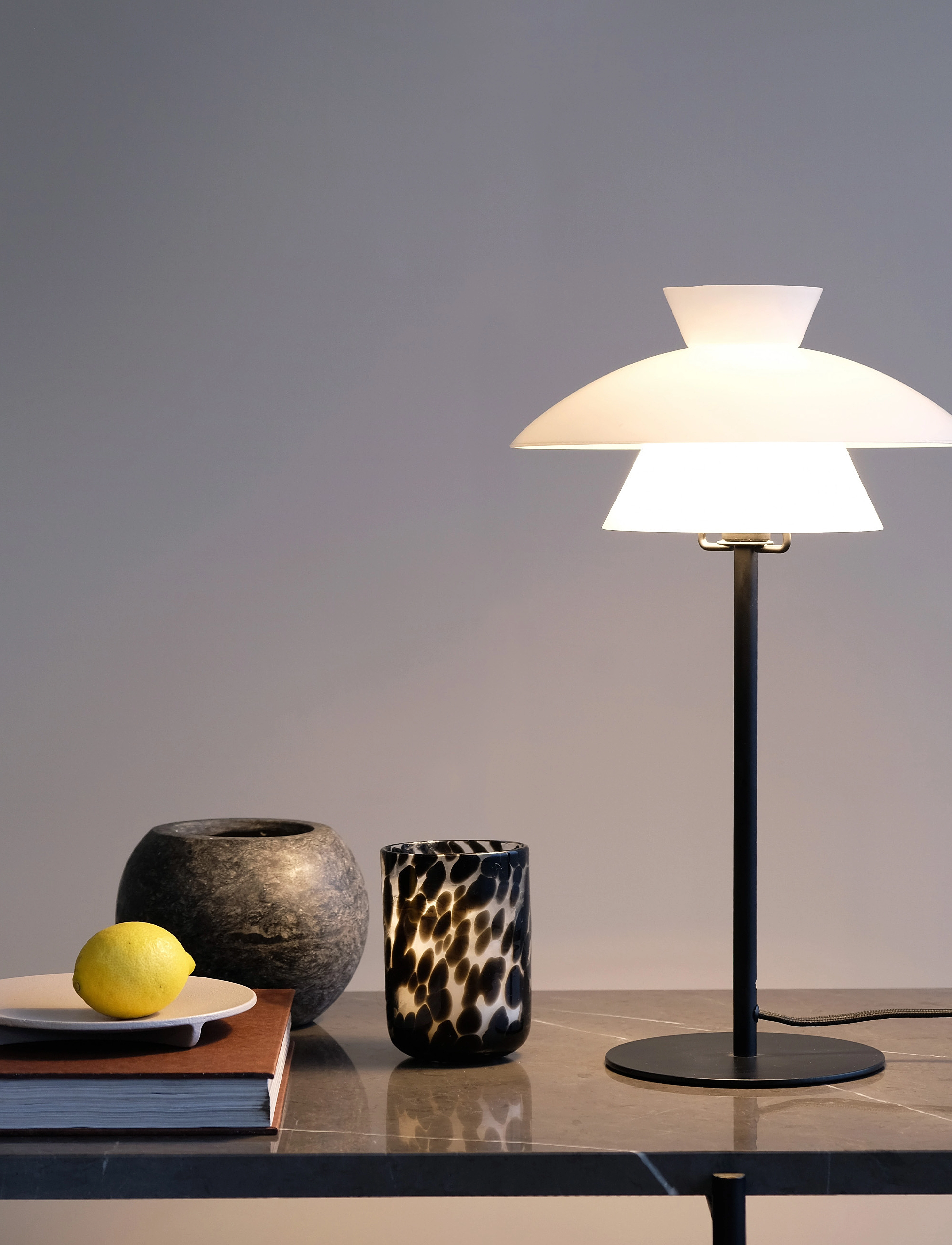 Dyberg Larsen - VALBY bordlampe - bordlamper - opal/ black - 3